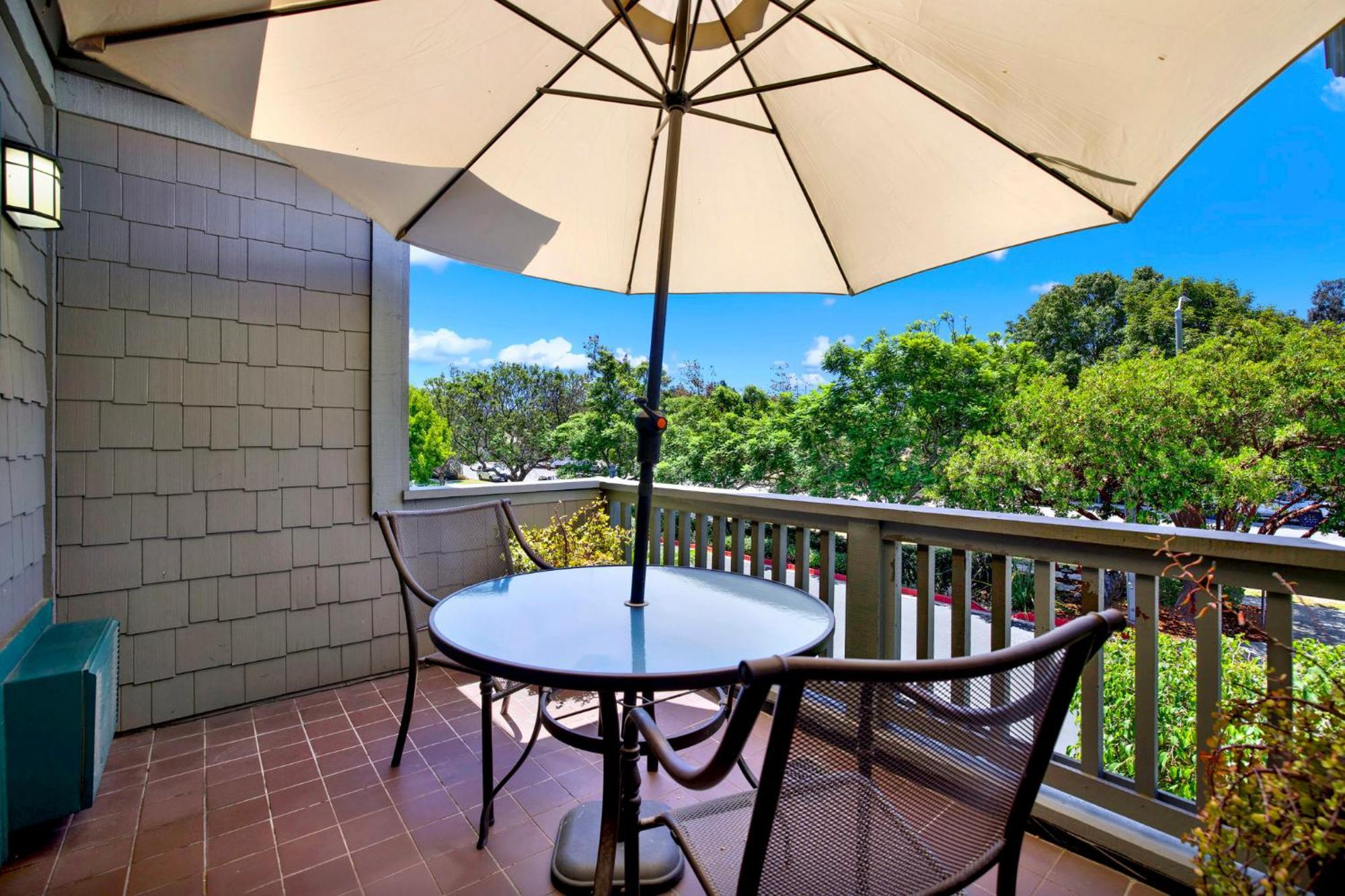 Standard King Room Balcony