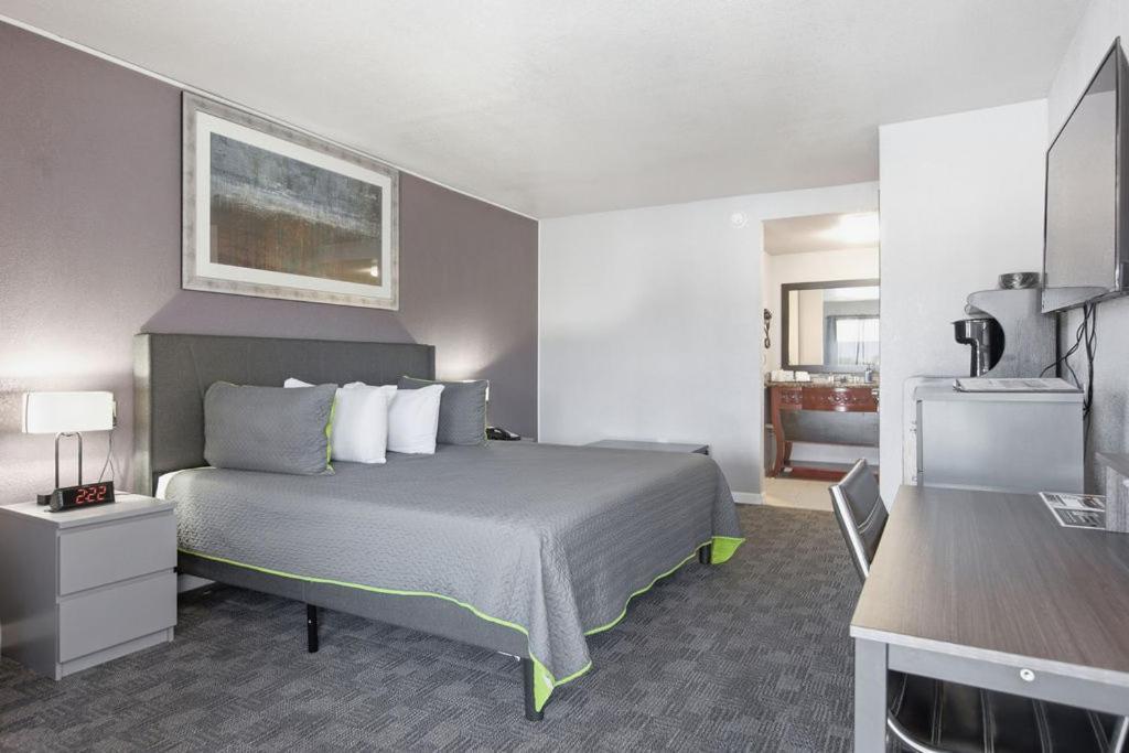 Standard King Room