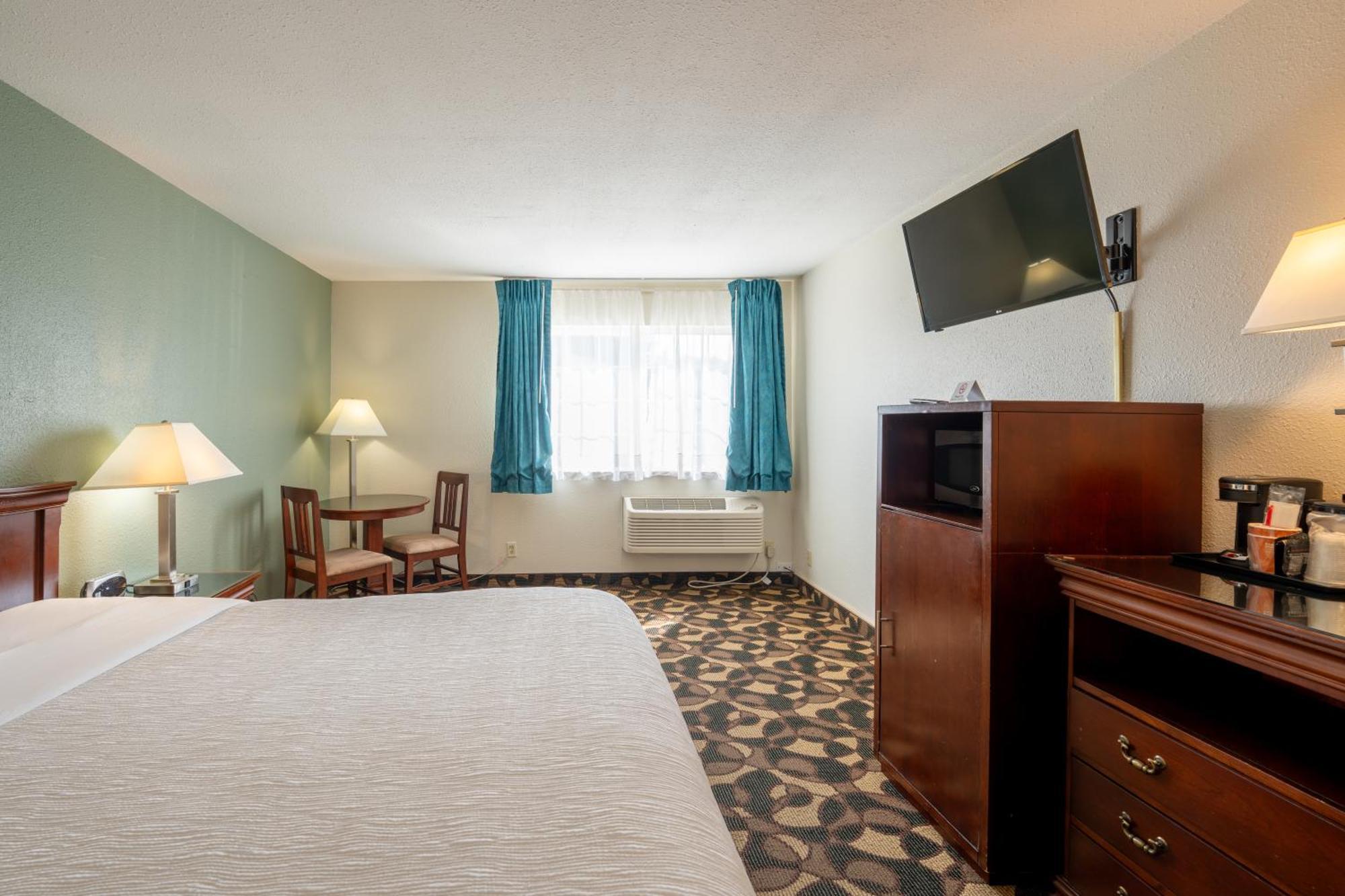 King Room Accessible or Non-Smoking