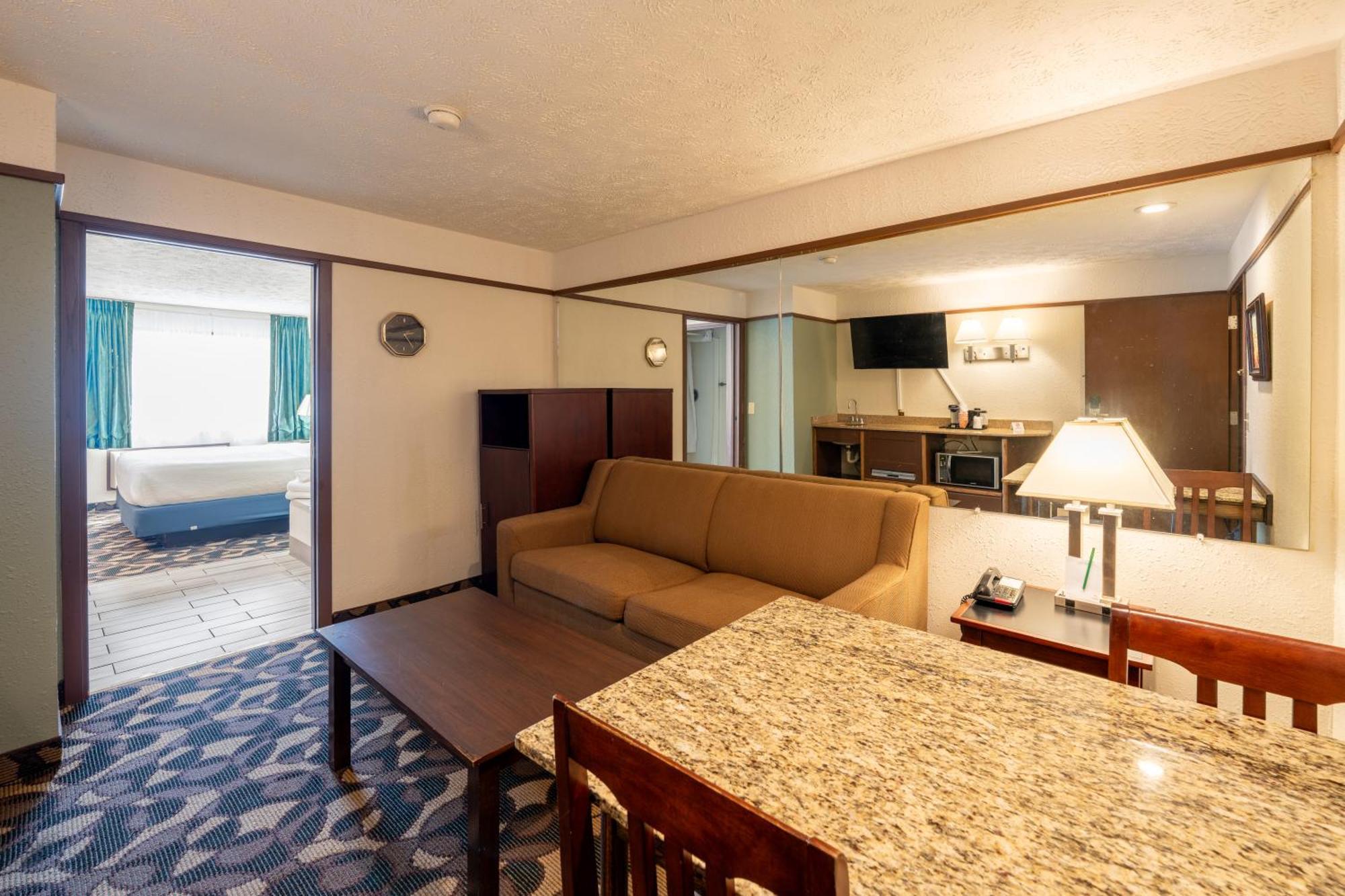 King Suite Non-Smoking
