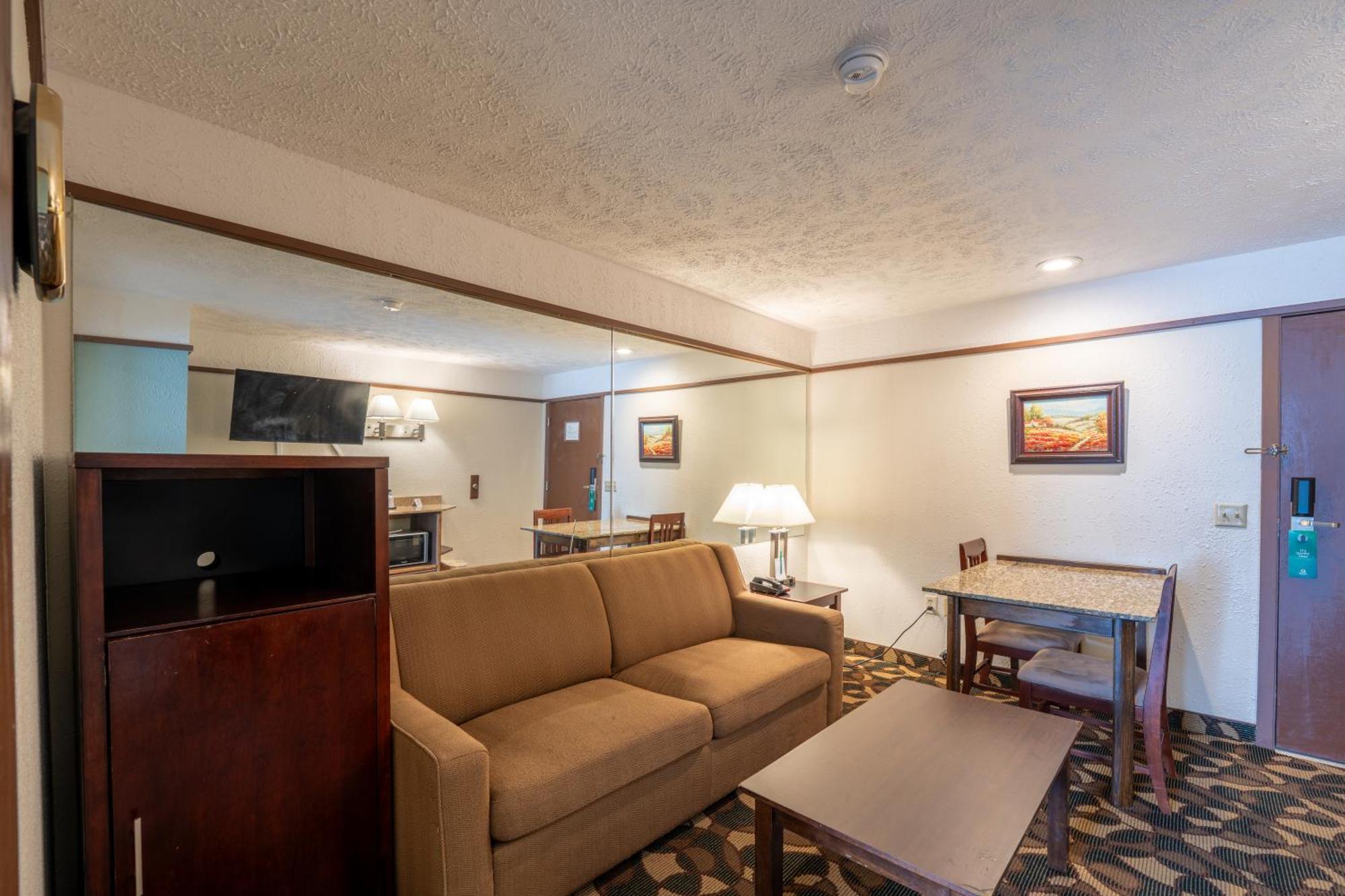 King Suite Non-Smoking