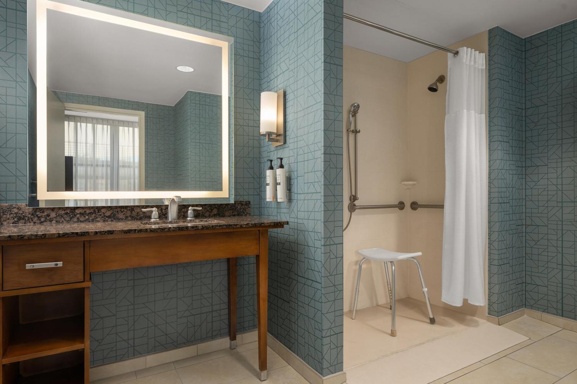 King Studio Suite Mobility Access or Non-Smoking