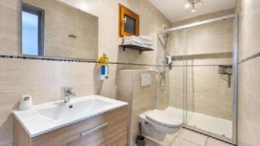 Triple Room Bathroom