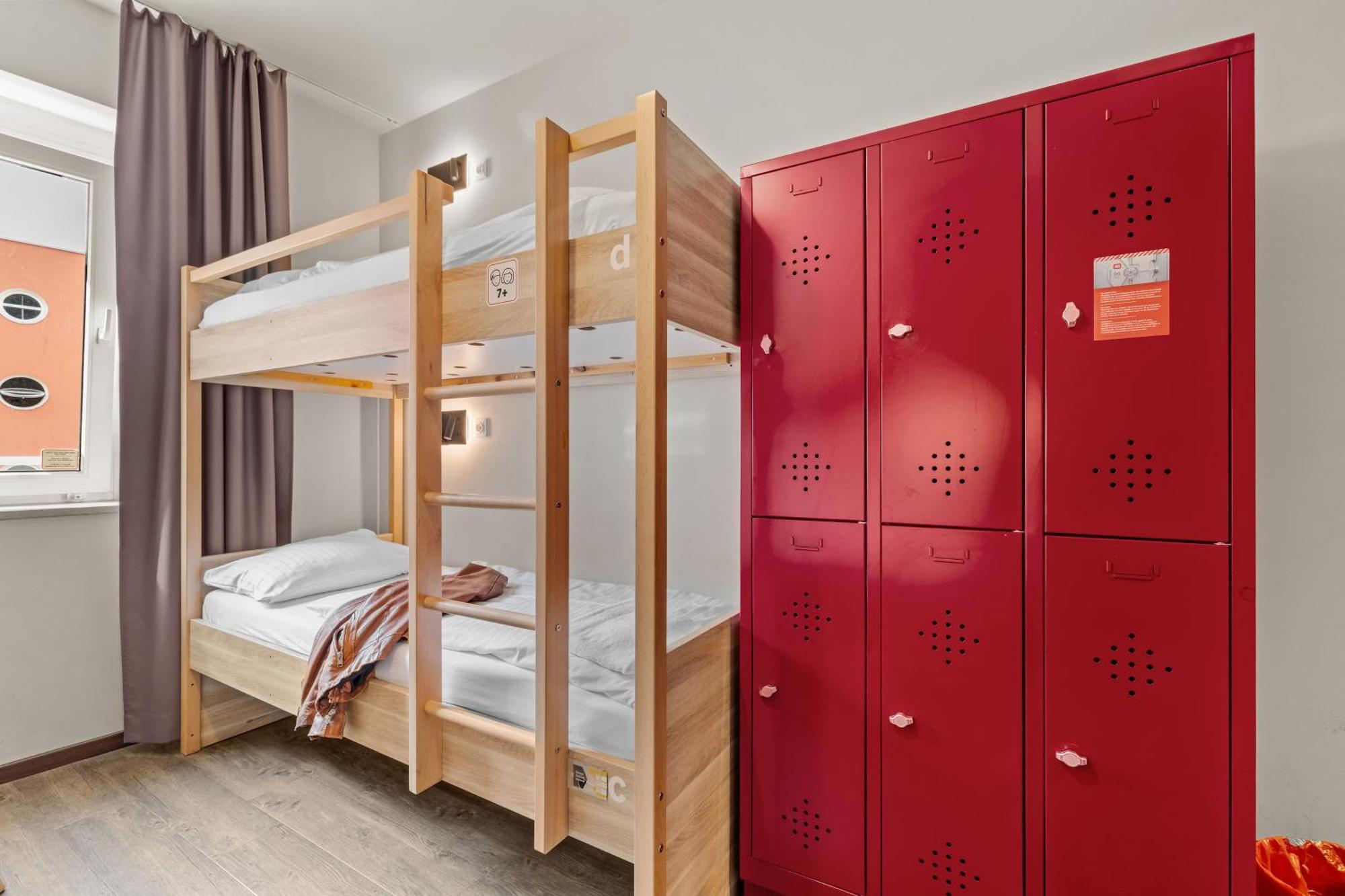 Bed 6-Bed Female Dormitory Room