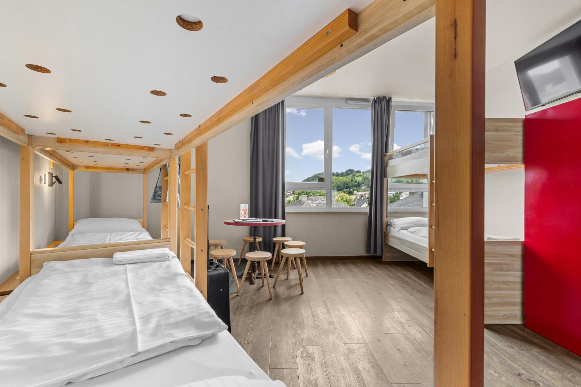 Bed 6-Bed Female Dormitory Room
