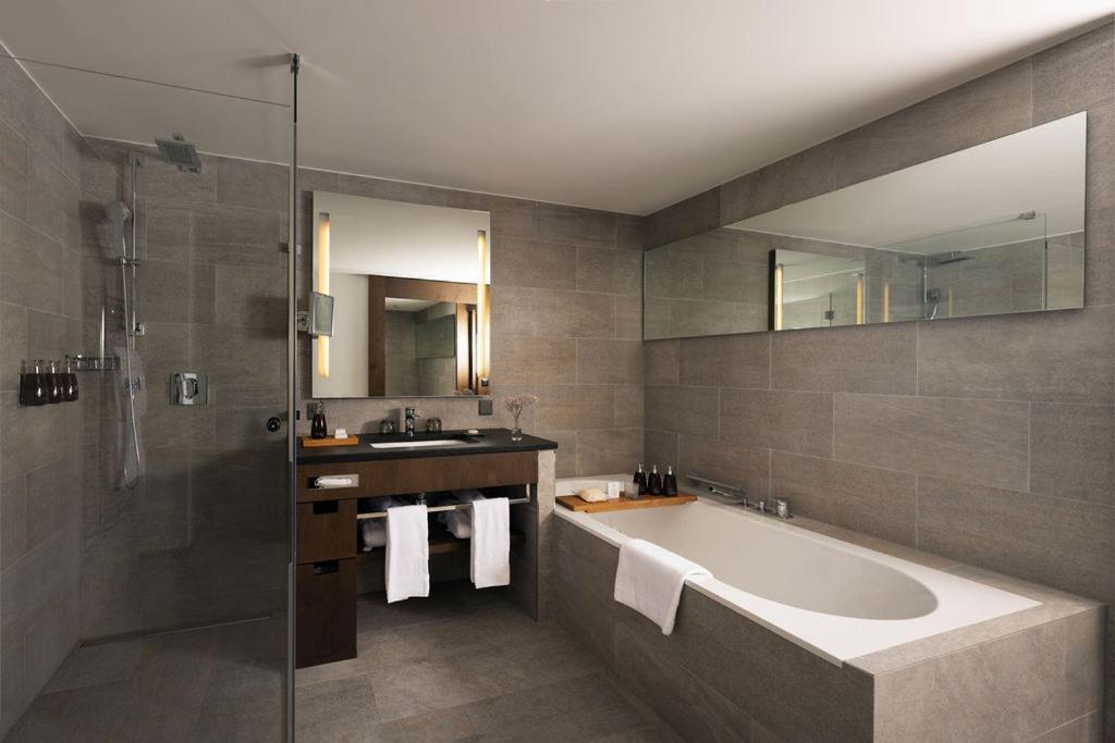 Superior Suite Mountain View