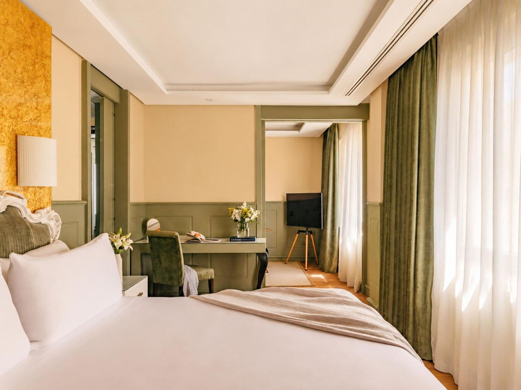 Junior Suite Red Level