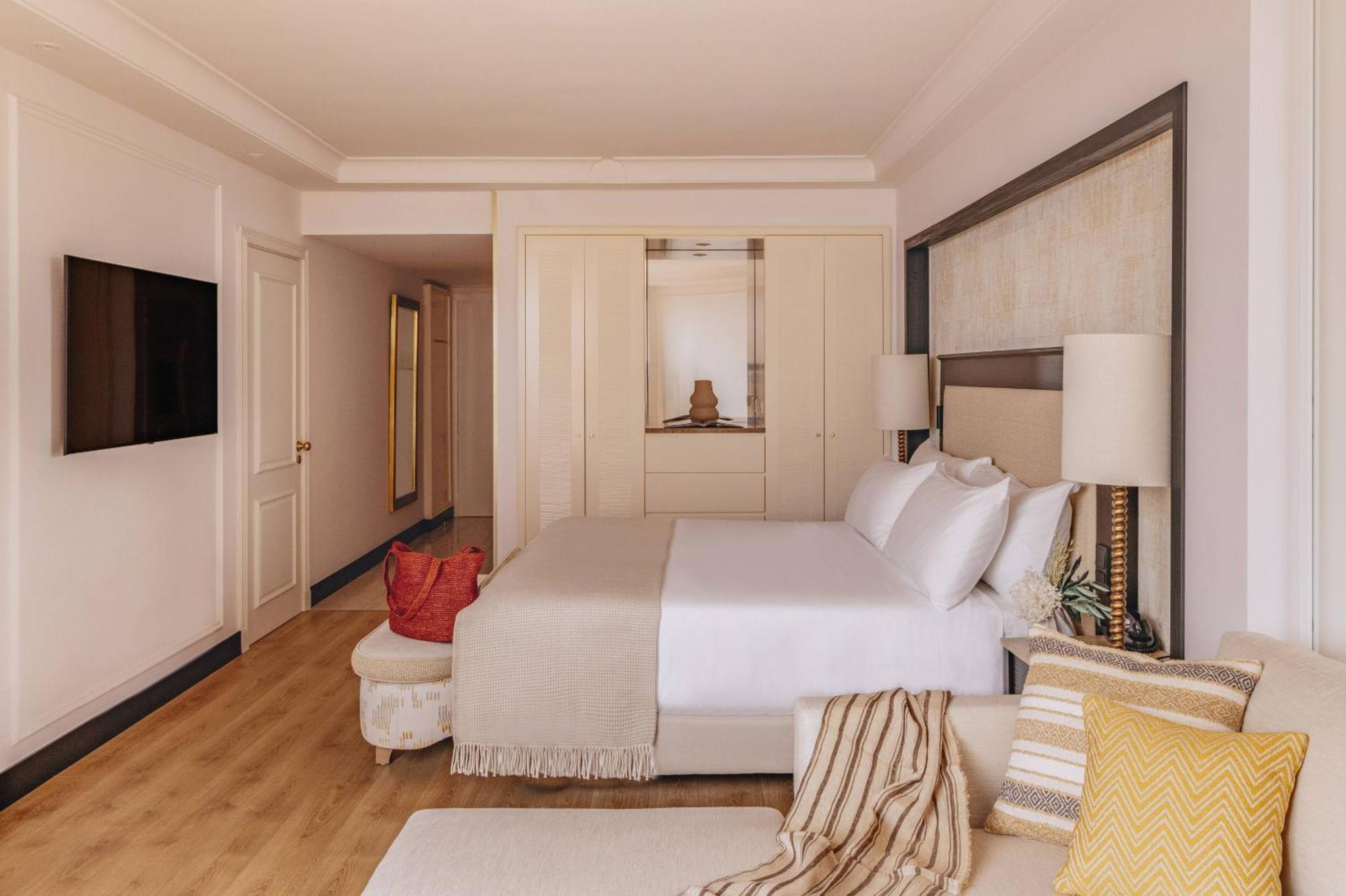 Deluxe Room Lateral Sea View