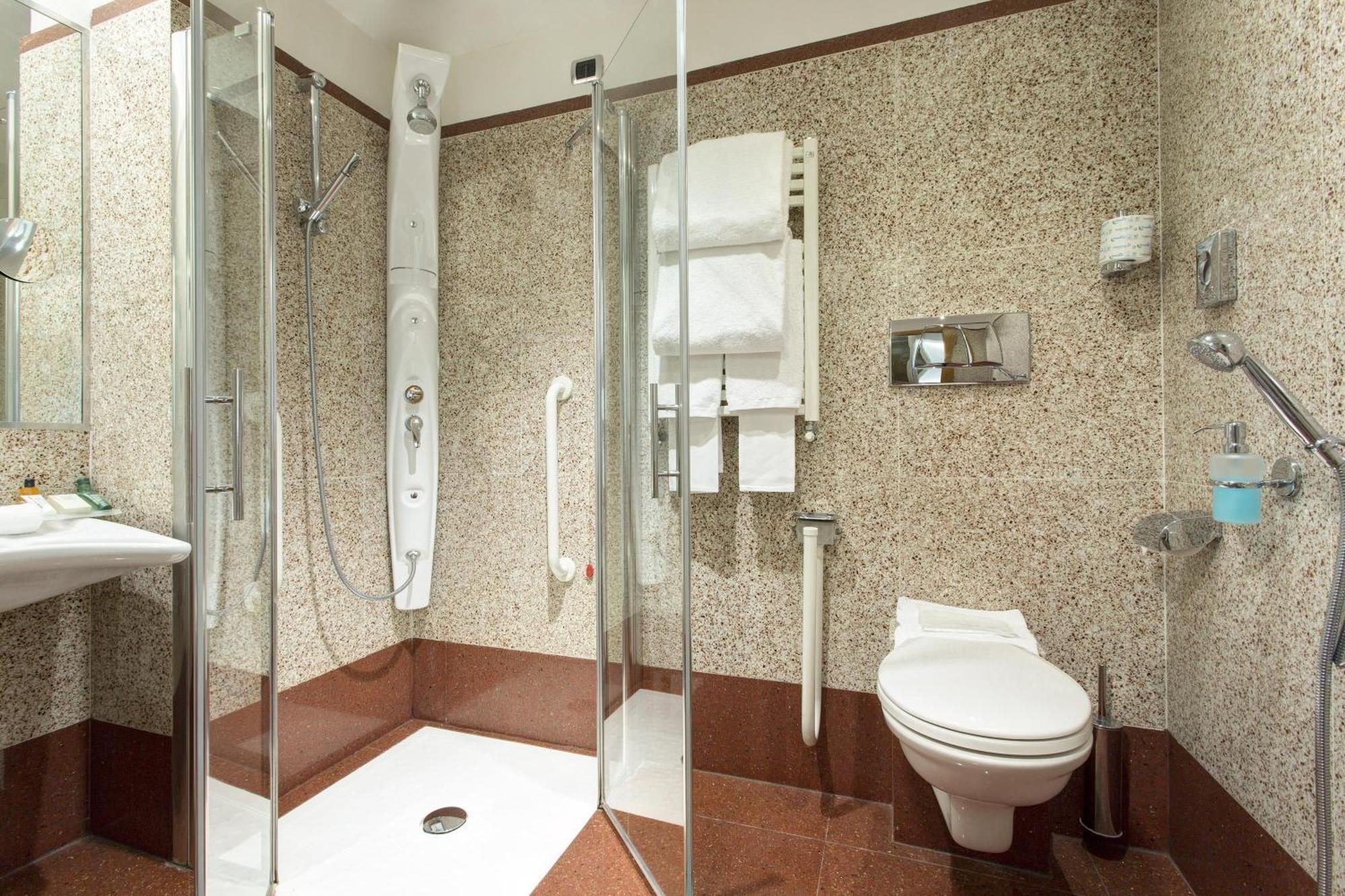 Twin Room Mobility Access