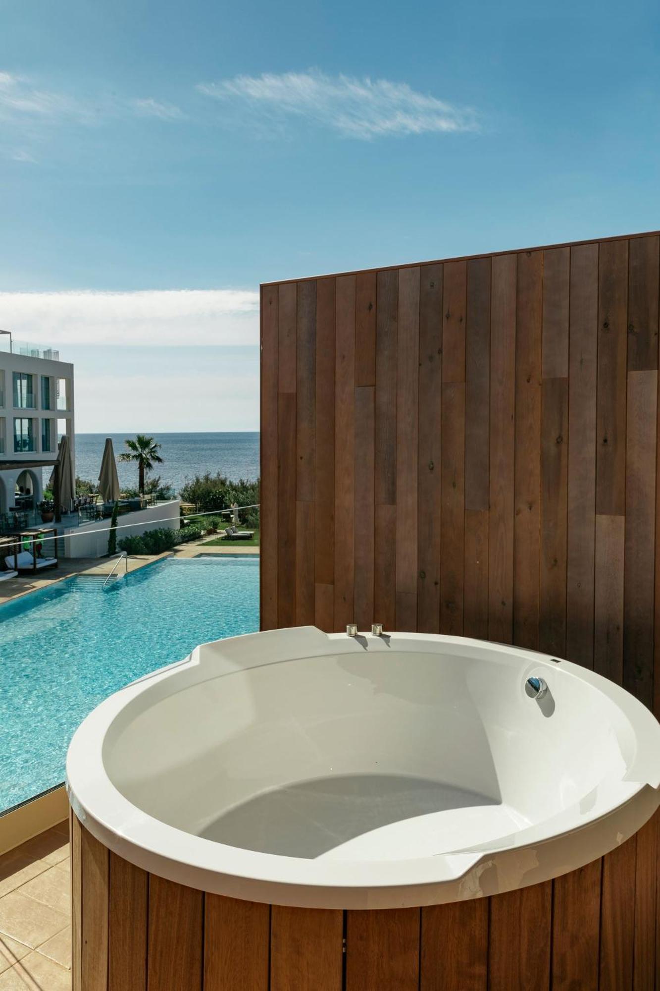 Supreme Room Terrace Bathtub