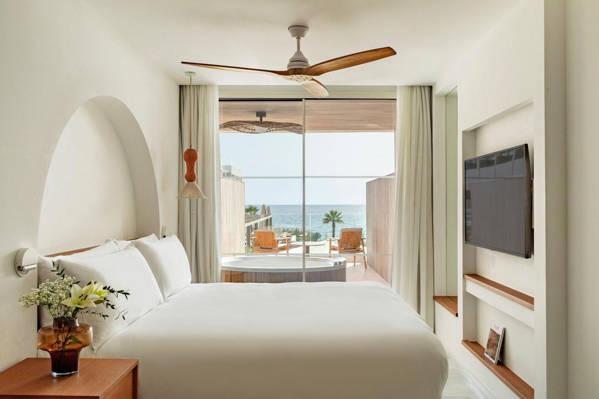 Junior Suite Sea View Terrace Bathtub