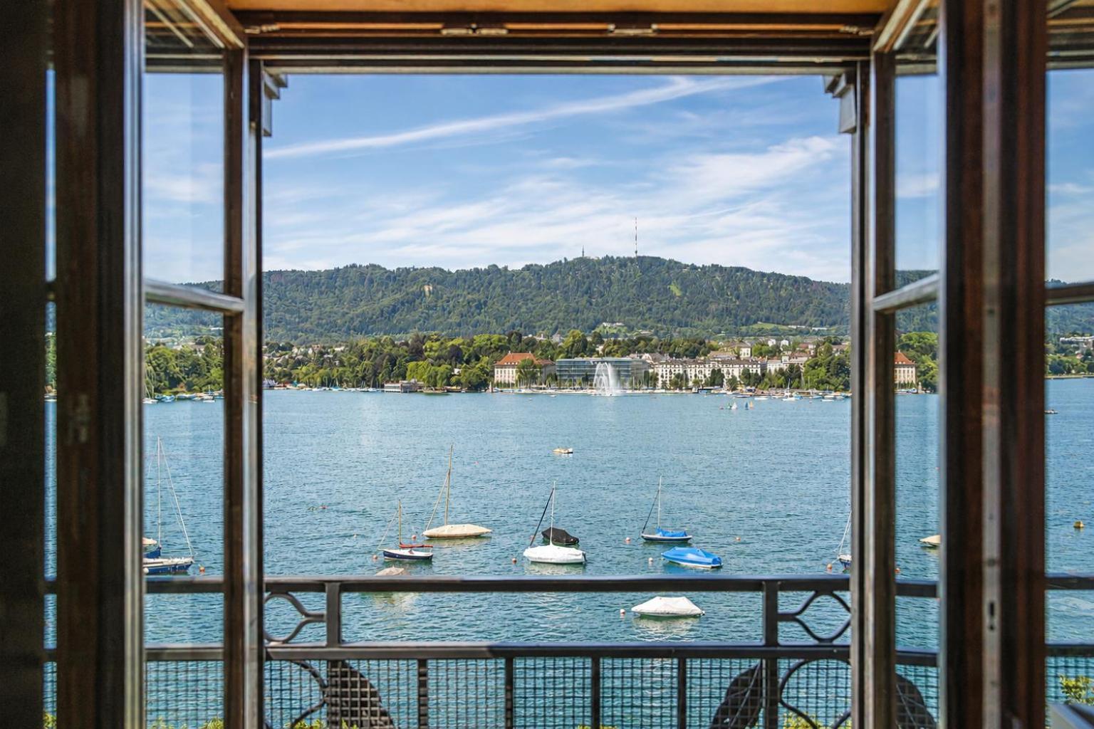 Lakeview Suite