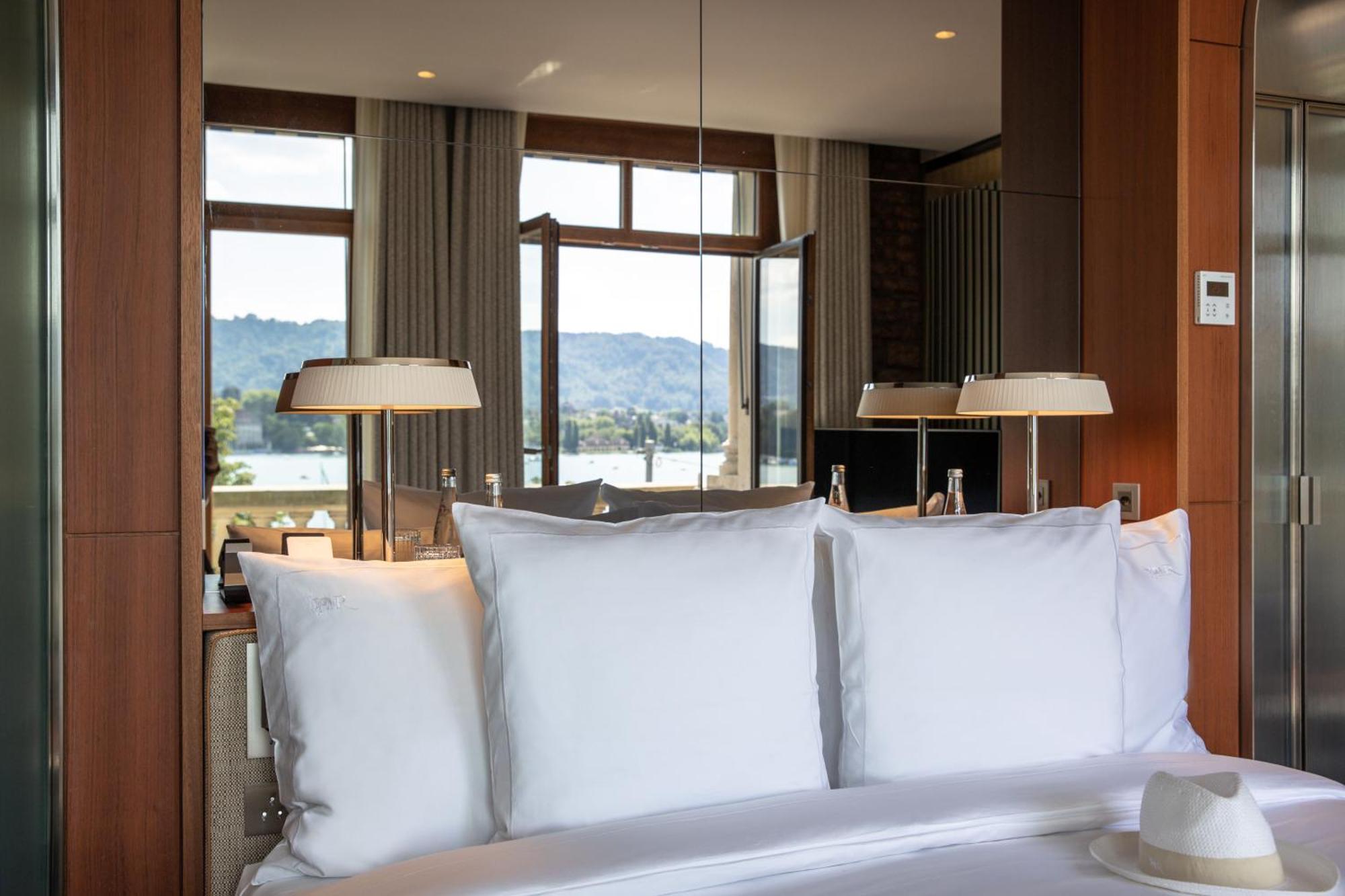 Lakeview Room