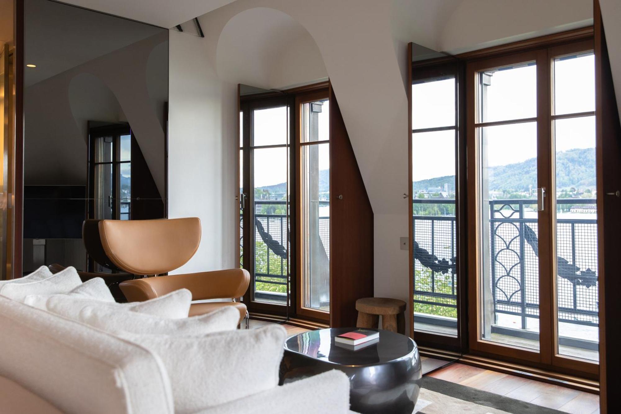 Lakeview Room