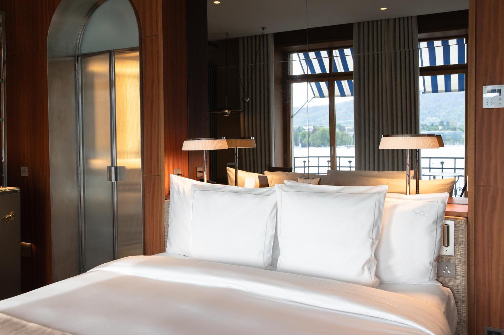 Lakeview Room