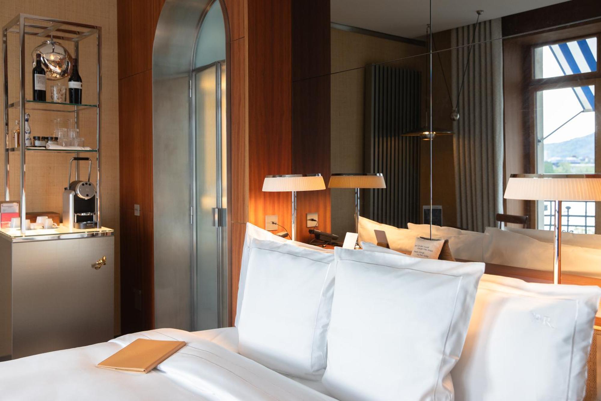 Lakeview Room