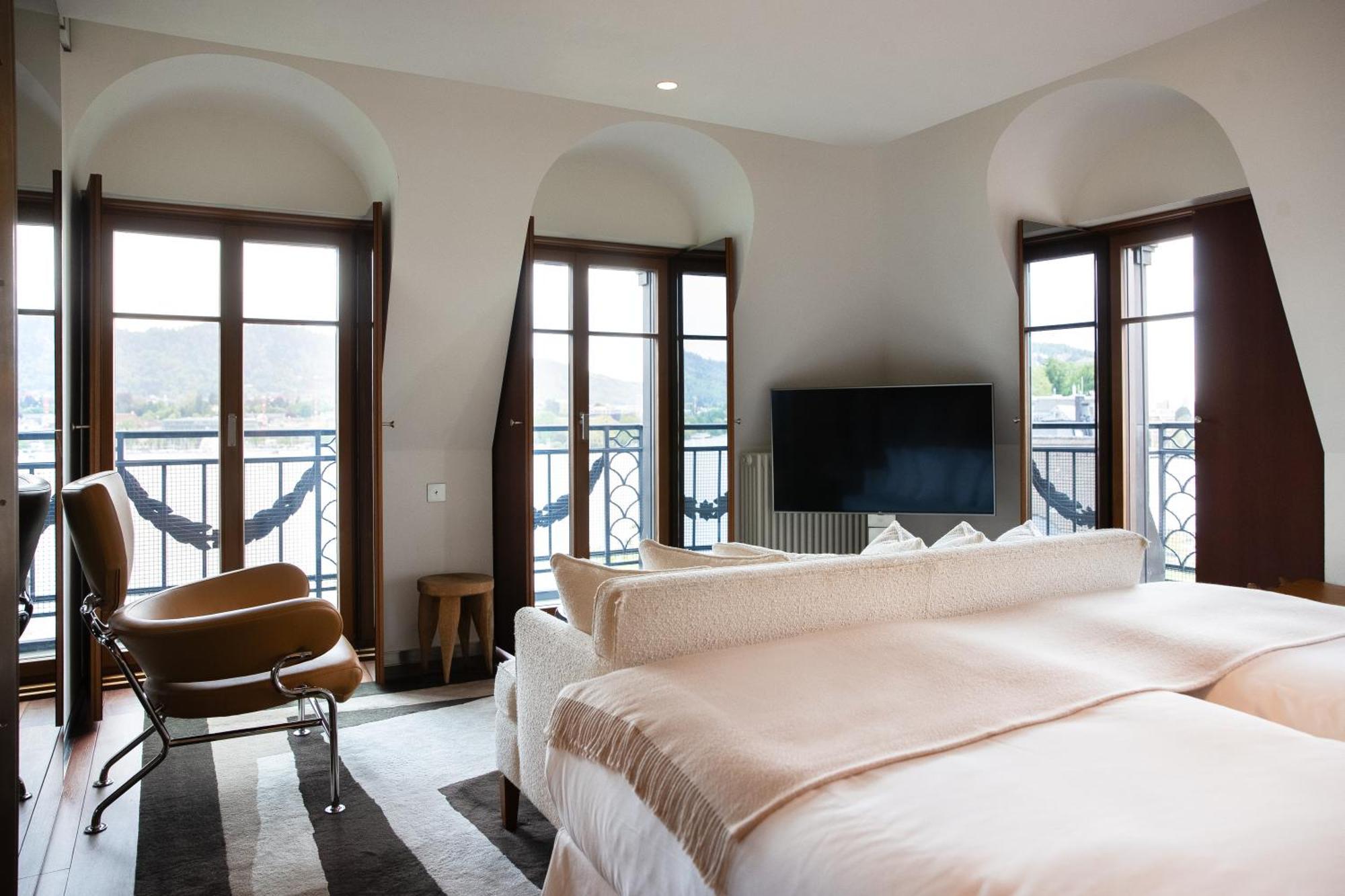Lakeview Room