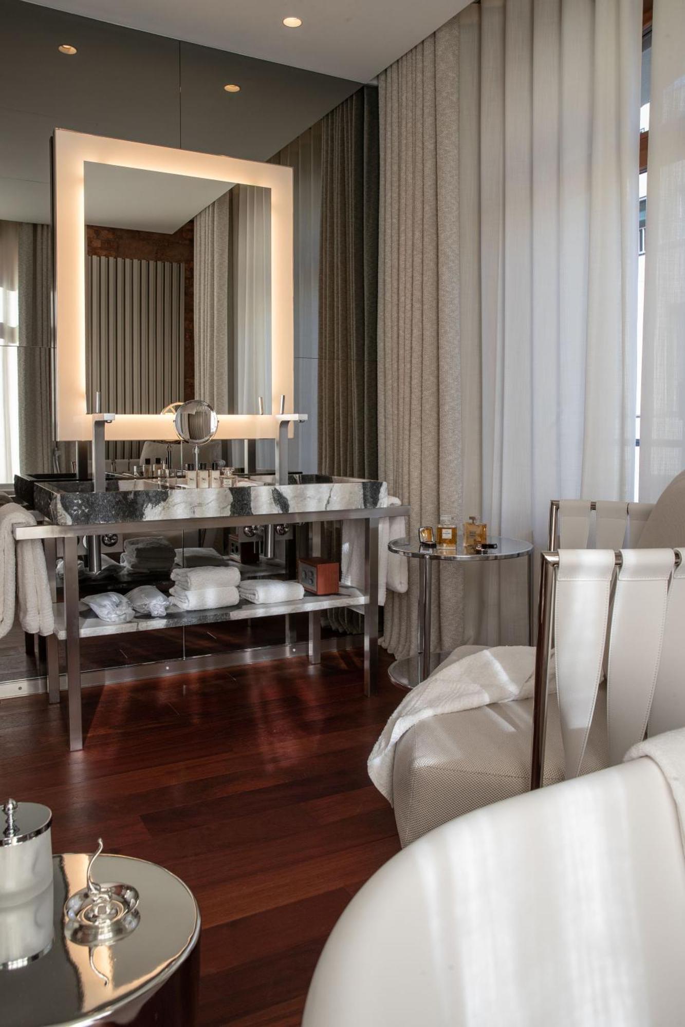 Corner Room