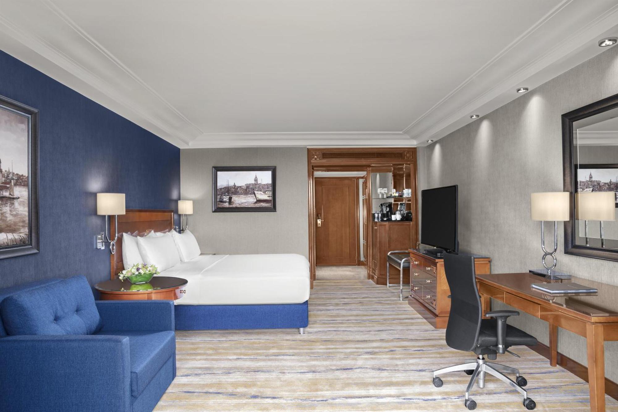 Deluxe King Room Garden View