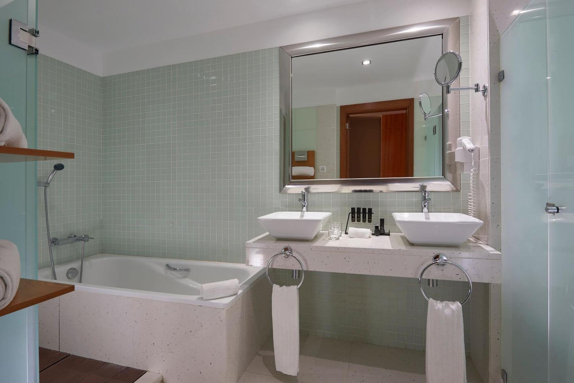 Melia Room Lateral Sea View