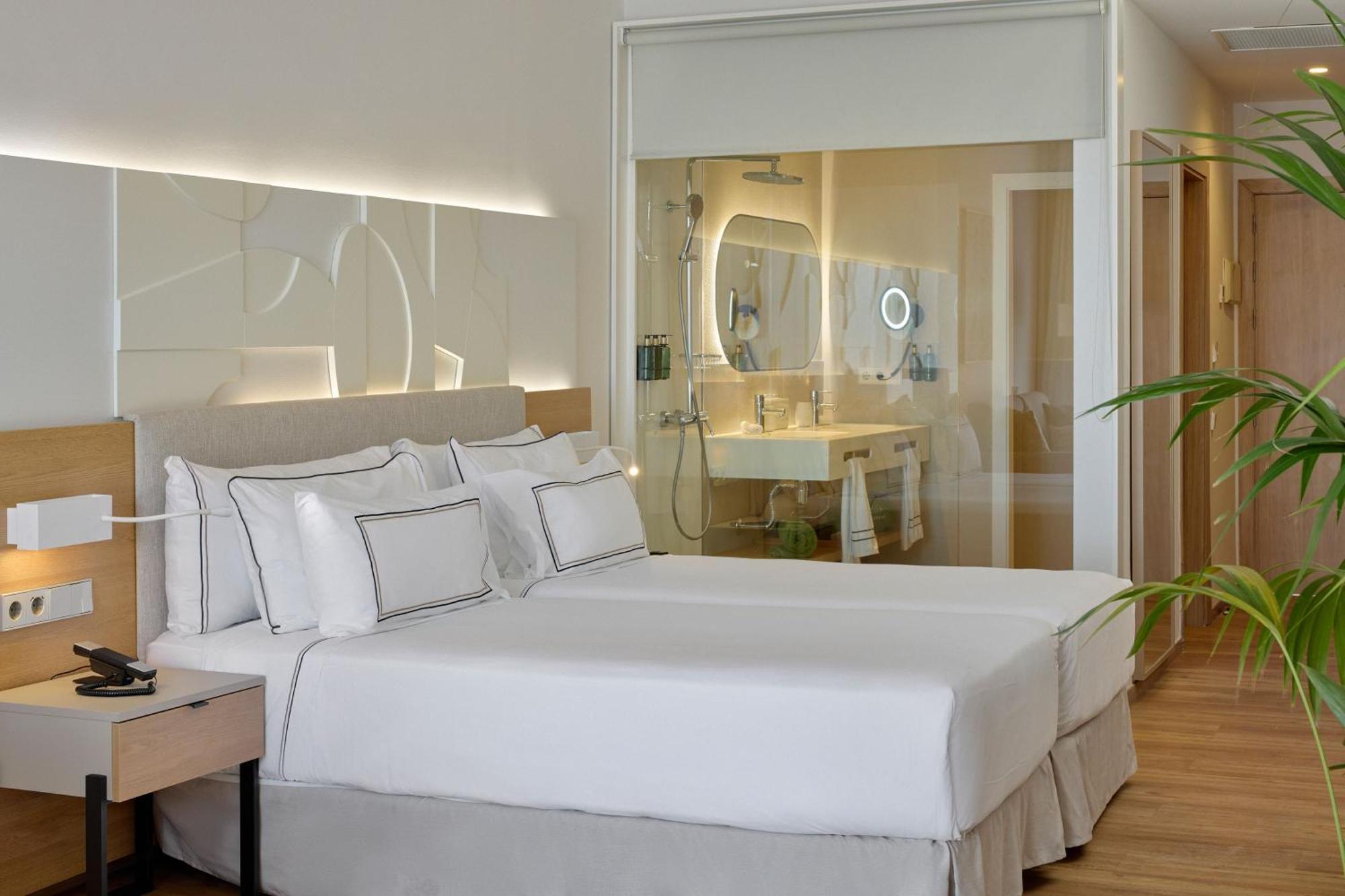 The Level Junior Suite Pool Access