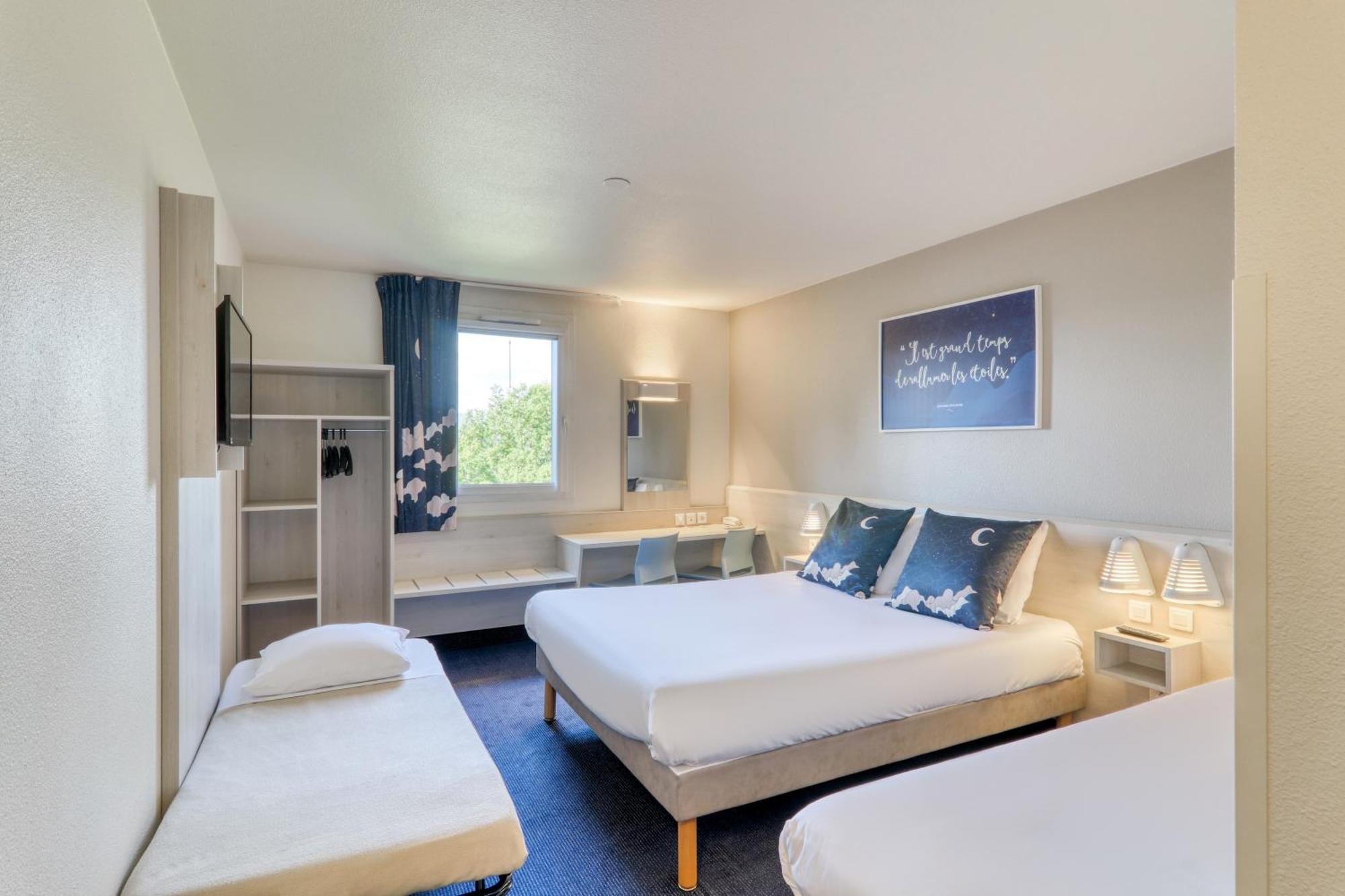 Quadruple Room 1 double bed 1 single bed bed 70 or 160cm