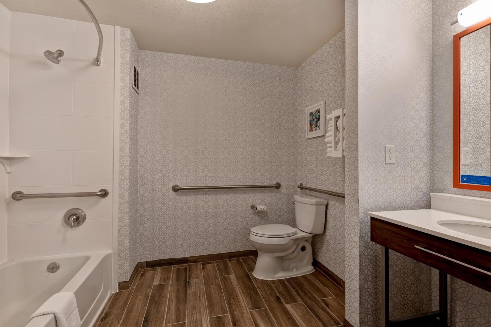 King Room with Accessible Tub - Mobility and Hearing Access/Non-Smoking