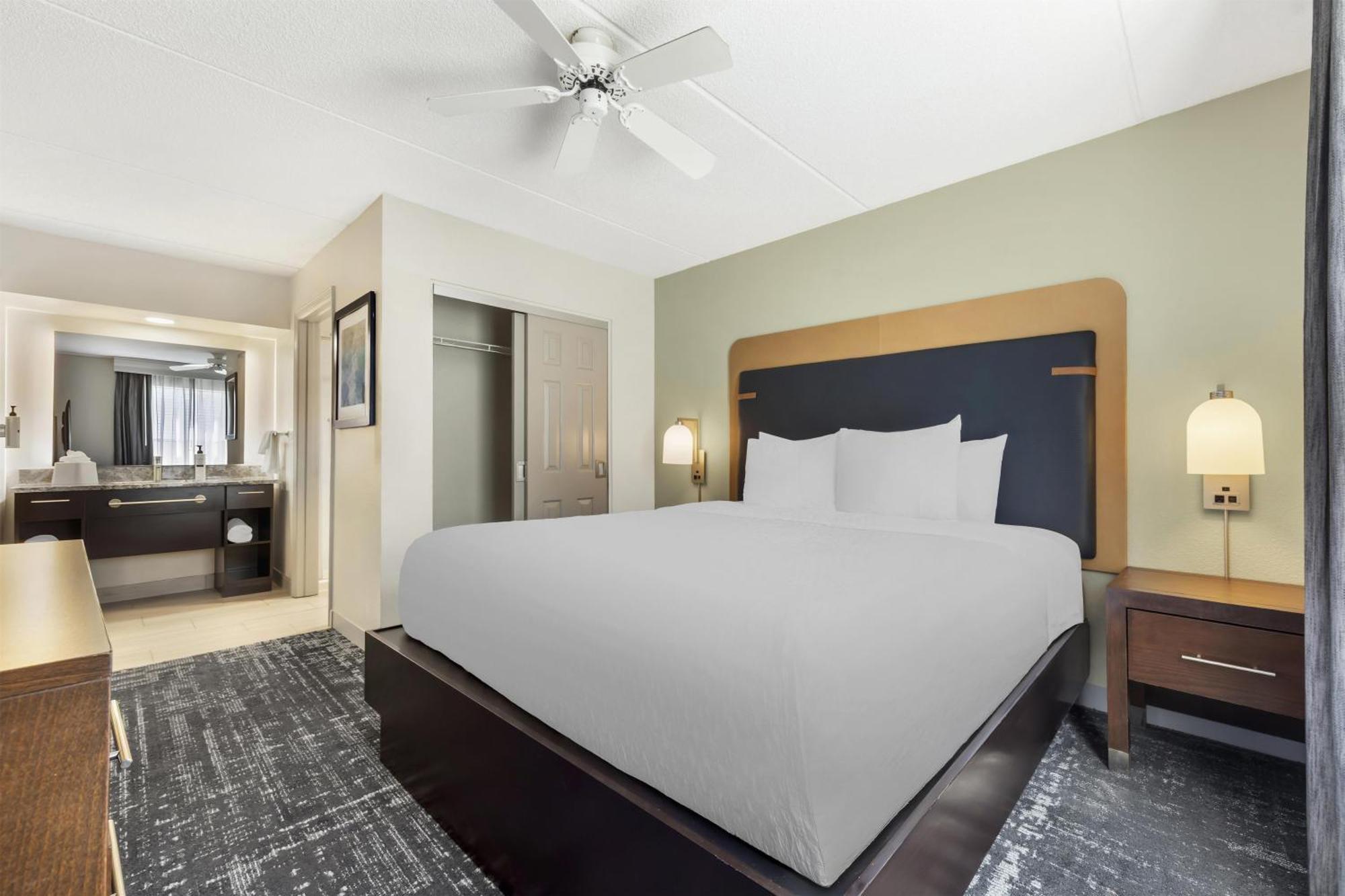 One-Bedroom King Suite Non-Smoking