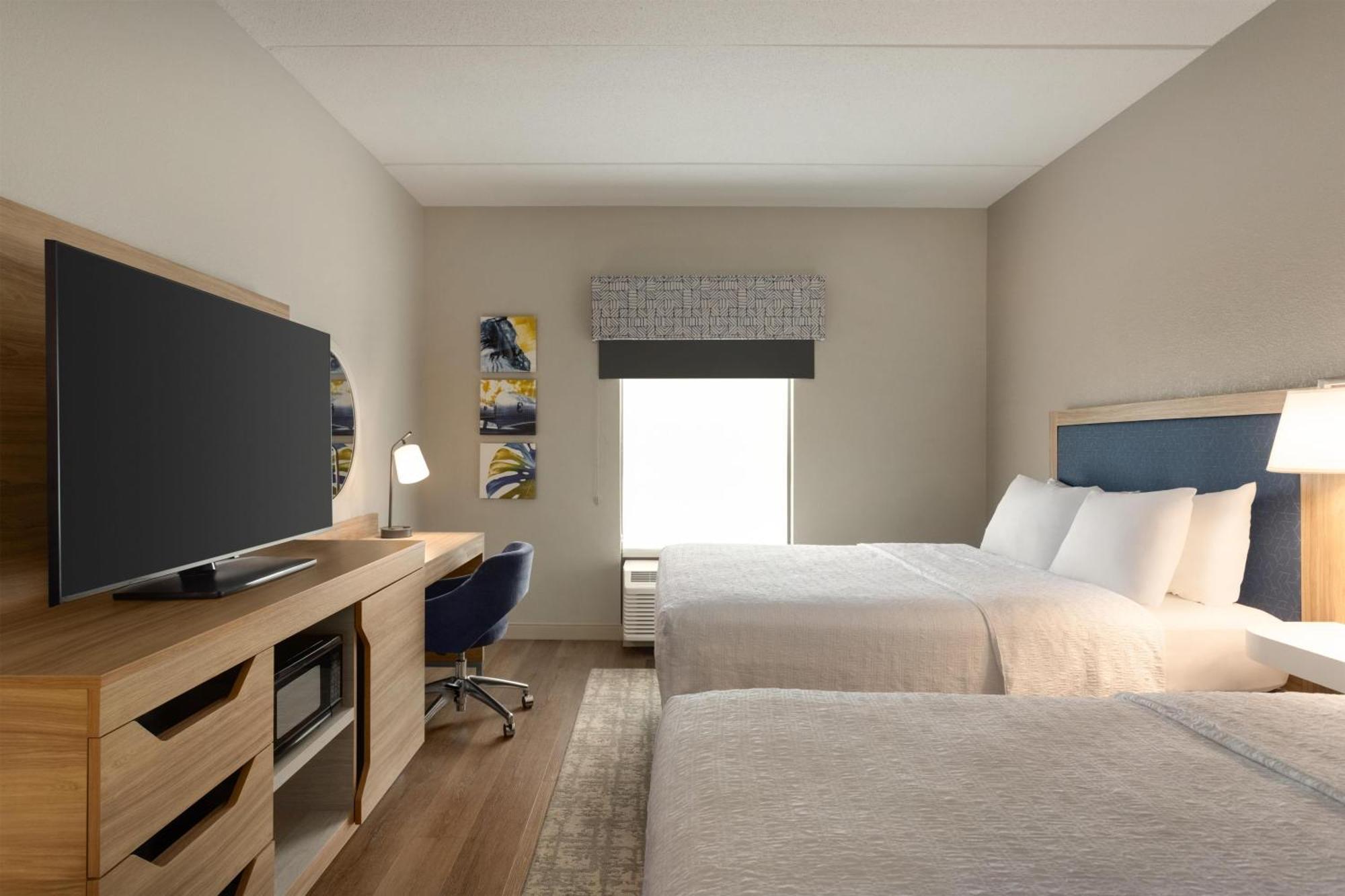Queen Room Two Queen Beds Mobility Hearing Access or Non-Smoking