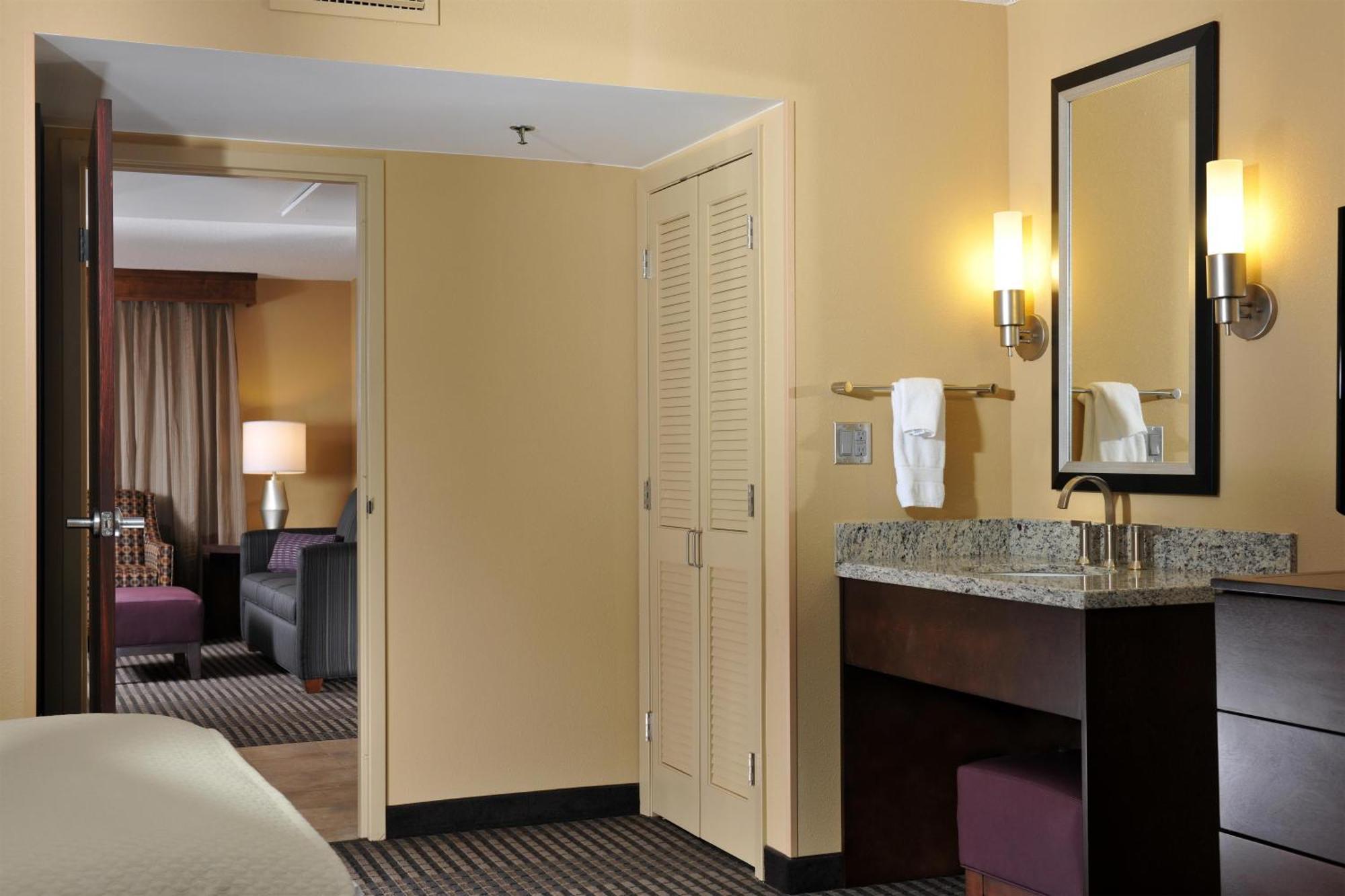Two-Bedroom Suite One King Two Double Beds Non-Smoking