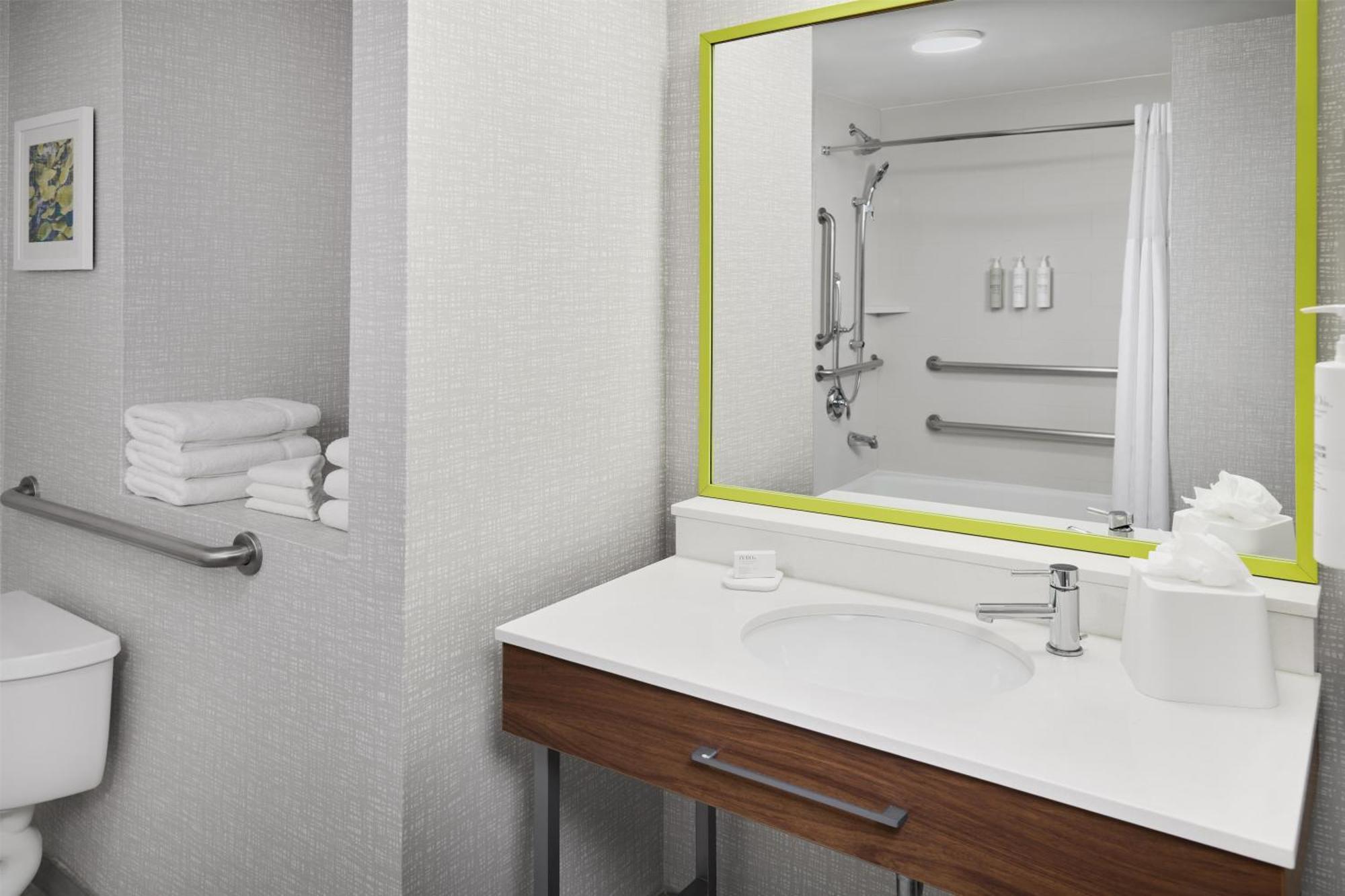 Queen Room Two Queen Beds Mobility Hearing Access or Non-Smoking