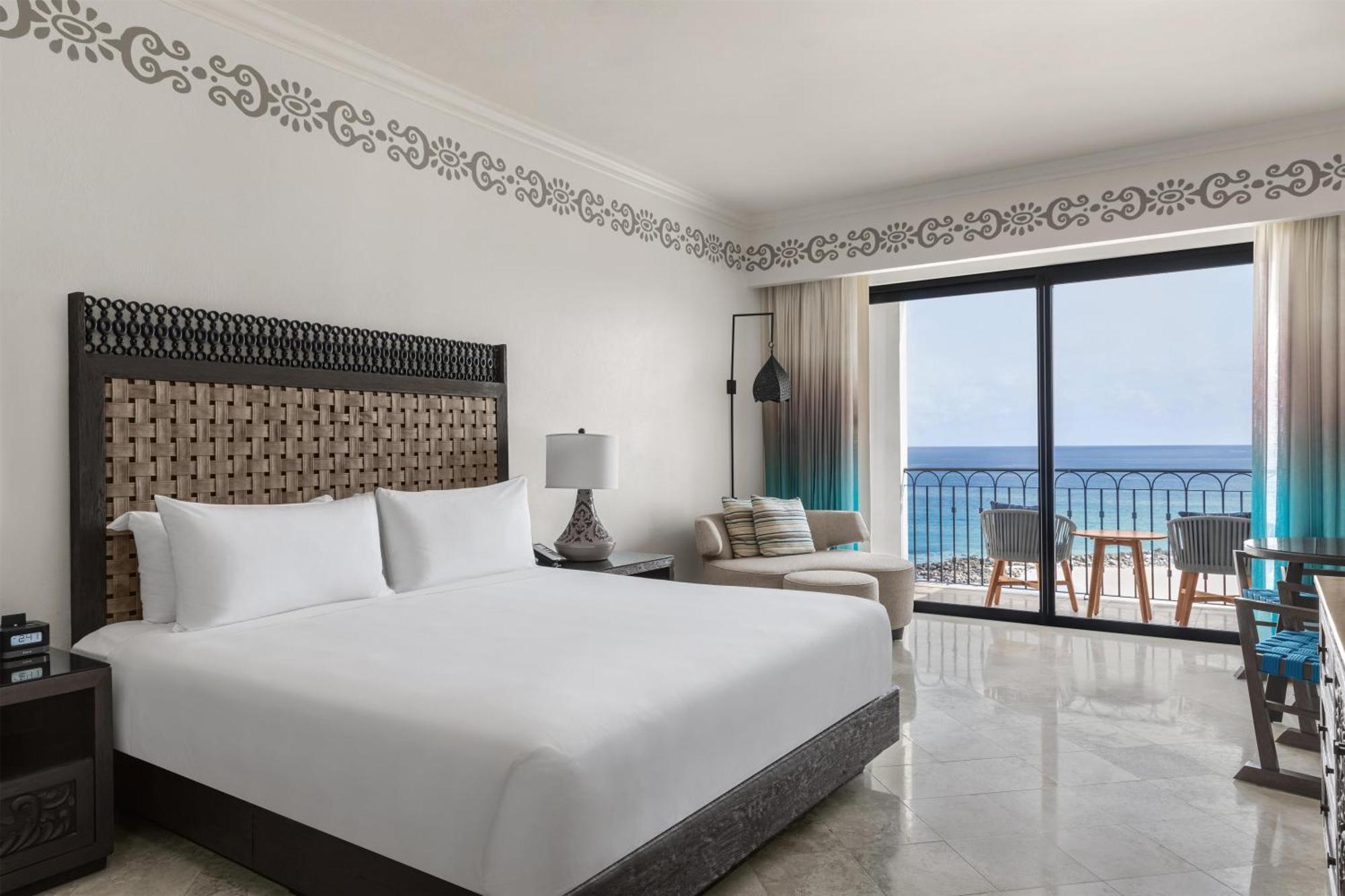 Deluxe Oceanfront King Room Balcony
