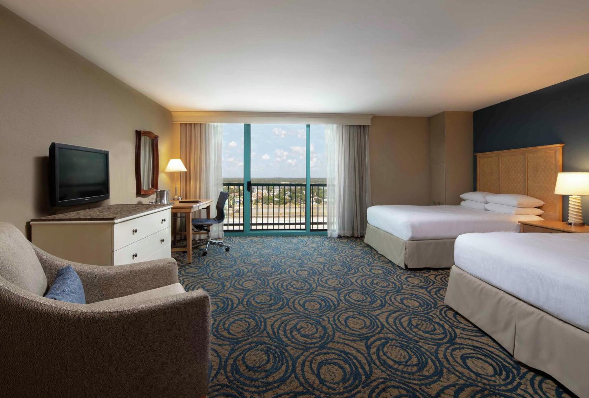 Queen Room Two Queen Beds City View Disability Access