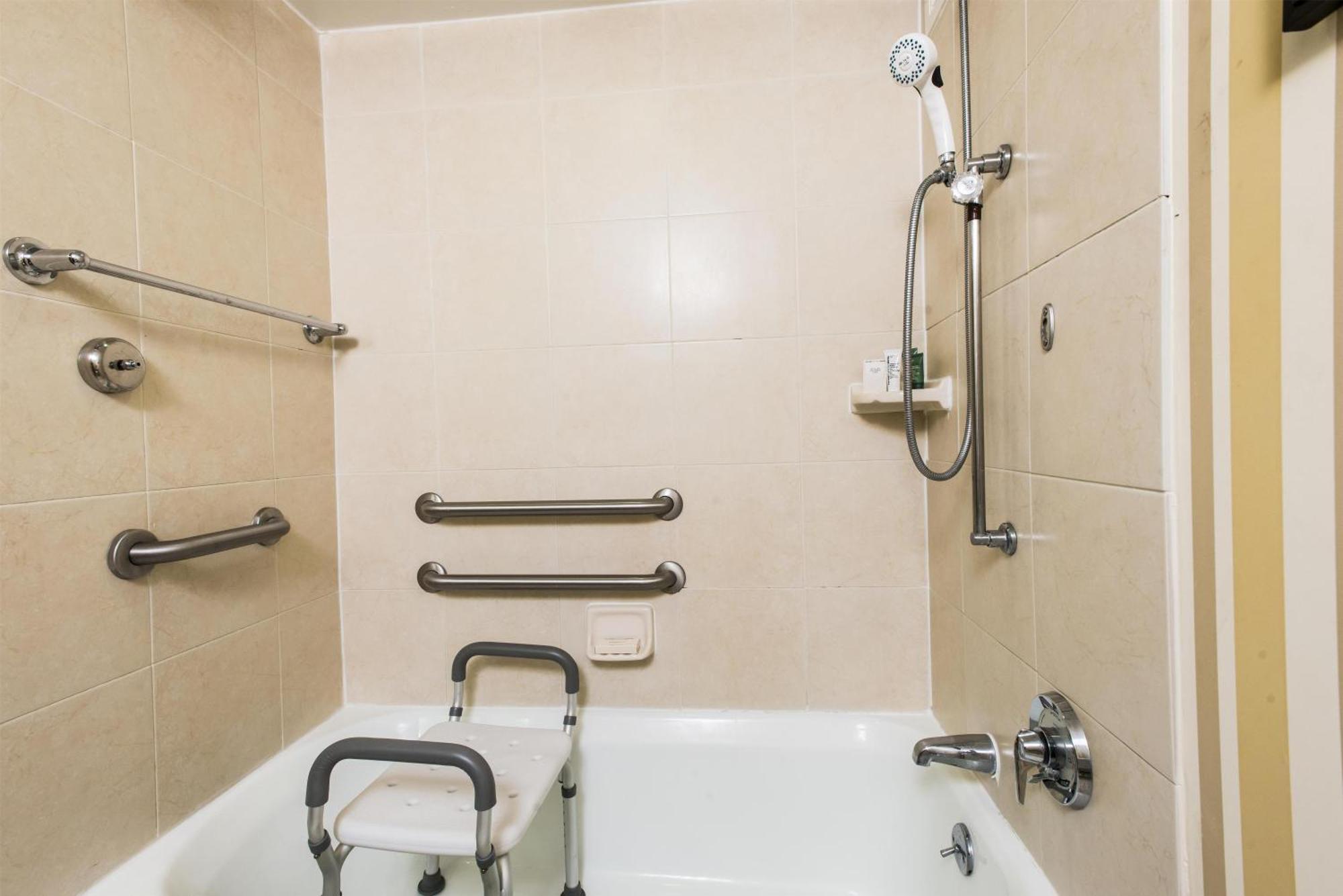 Queen Room Two Queen Beds City View Disability Access