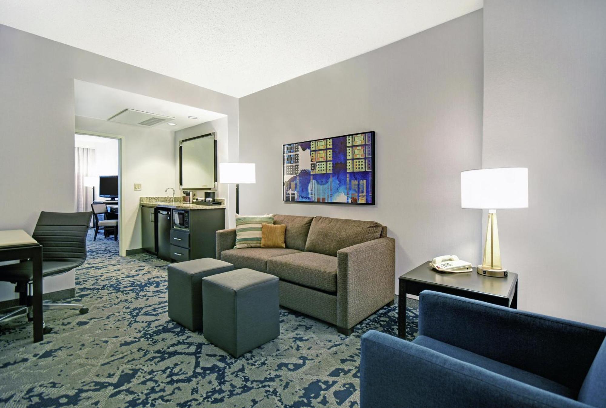 One-Bedroom Suite Mobility Access or Bath Tub