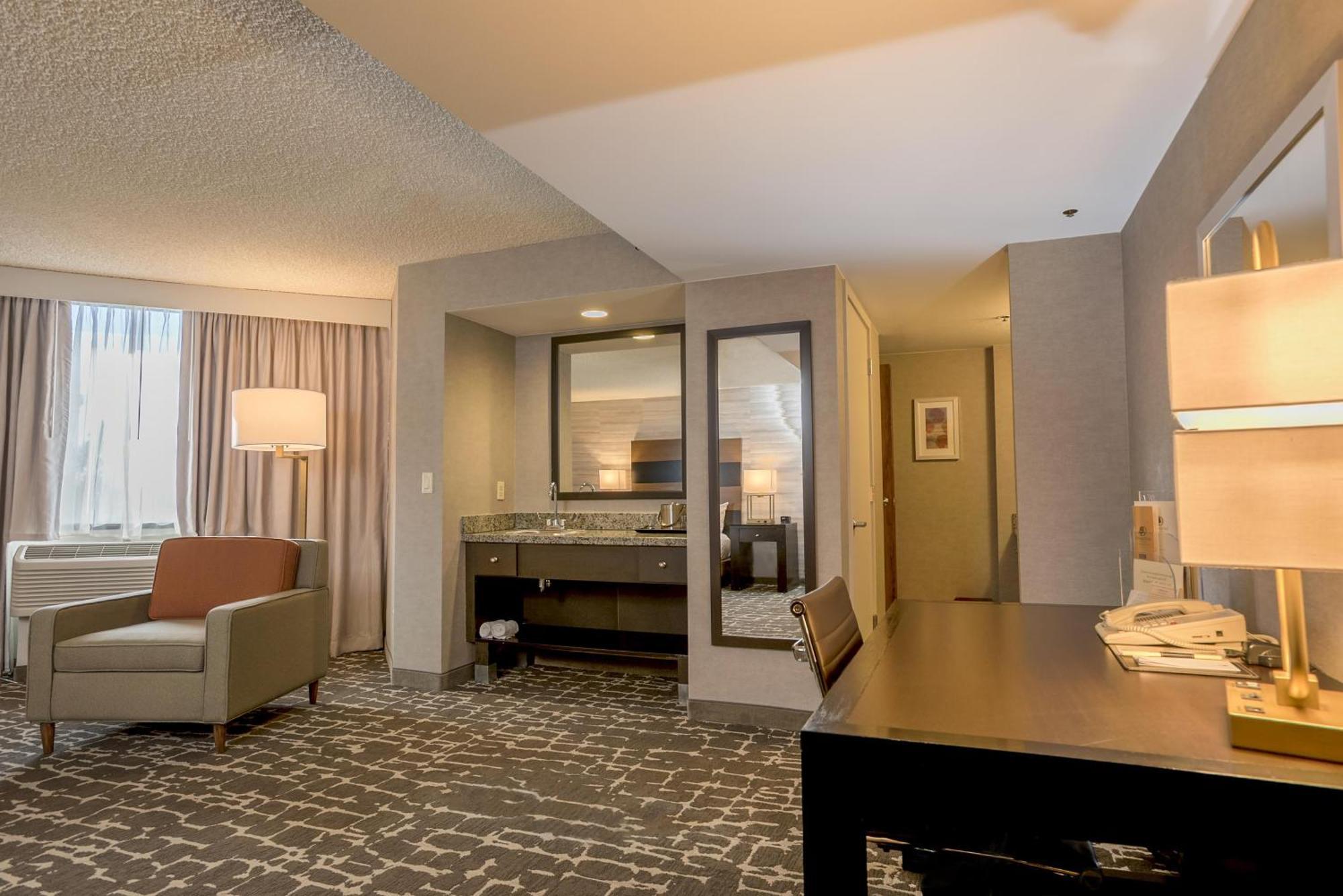 King Corner Room