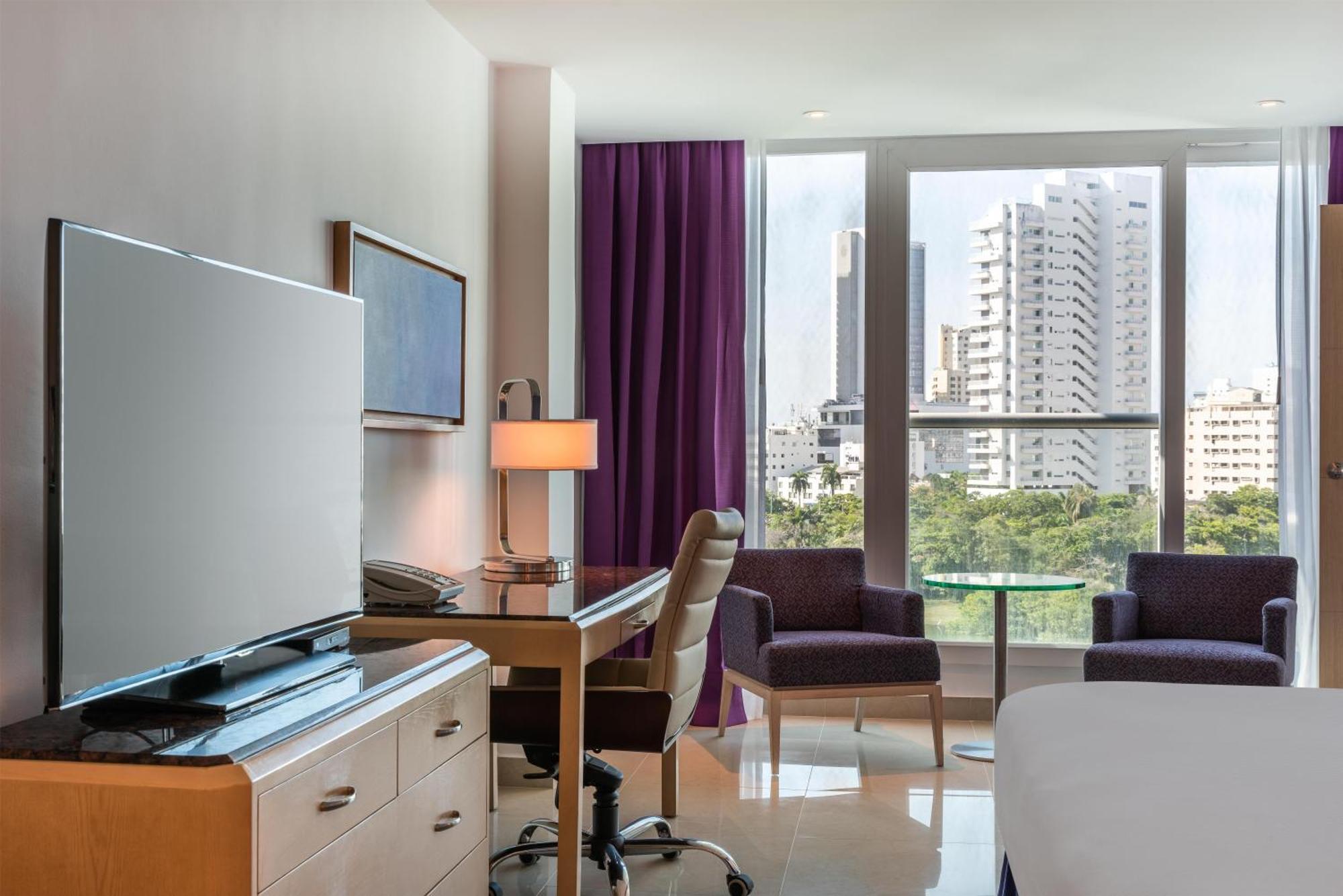 Queen Room Two Queen Beds City View