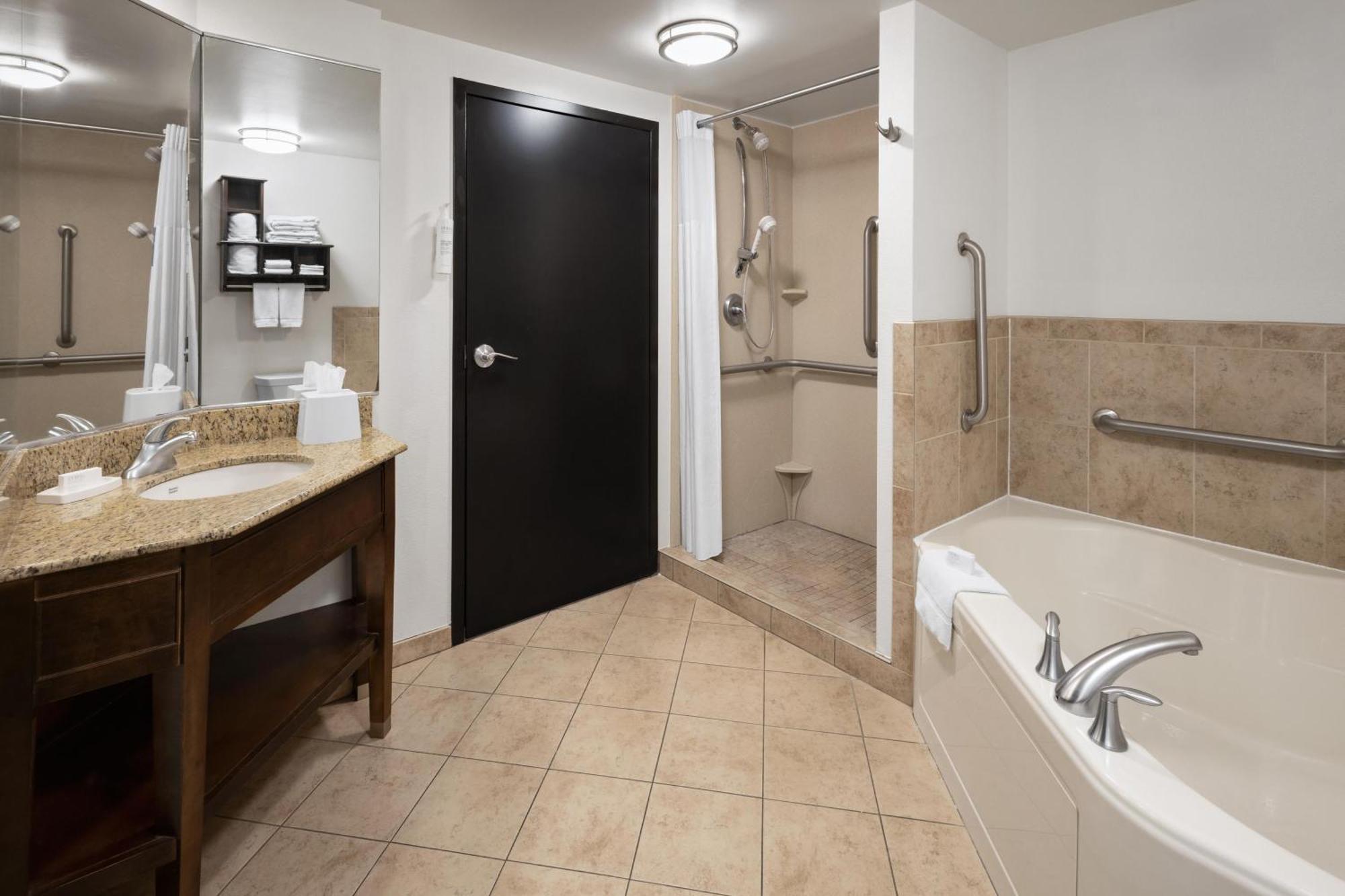 One-Bedroom King Suite Whirlpool Non-Smoking