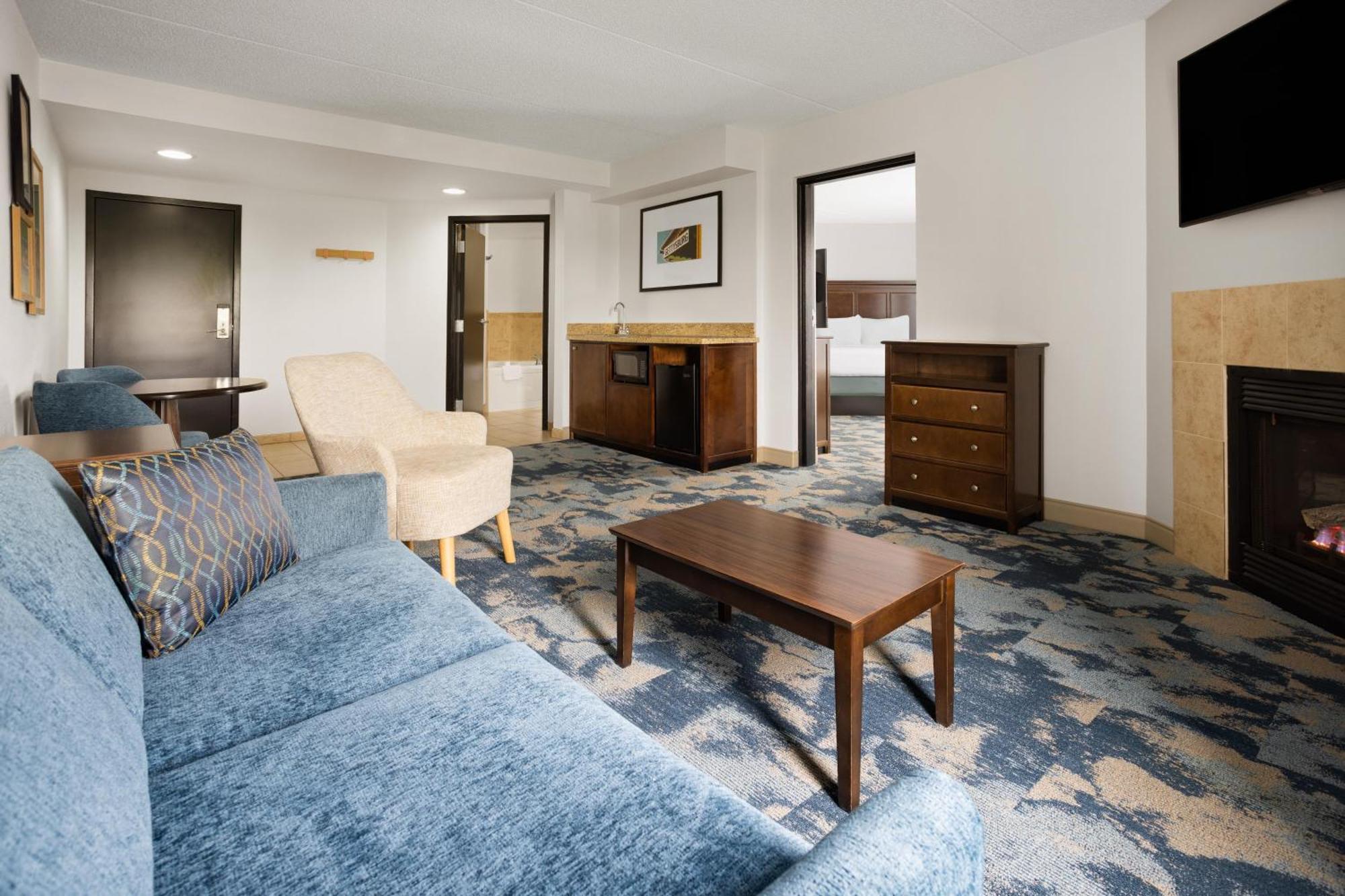One-Bedroom King Suite Whirlpool Non-Smoking