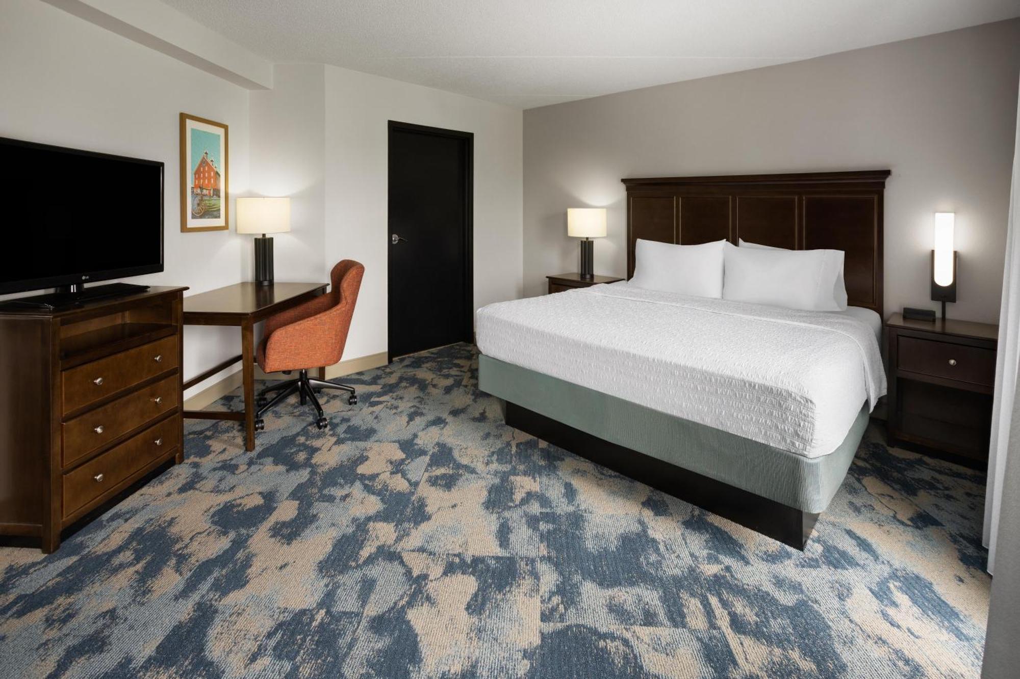 One-Bedroom King Suite Whirlpool Non-Smoking