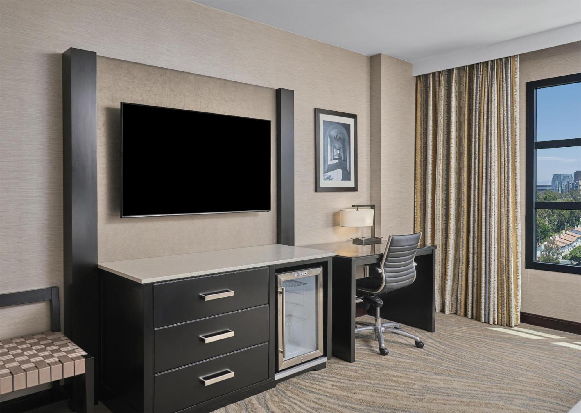 Corner King Room