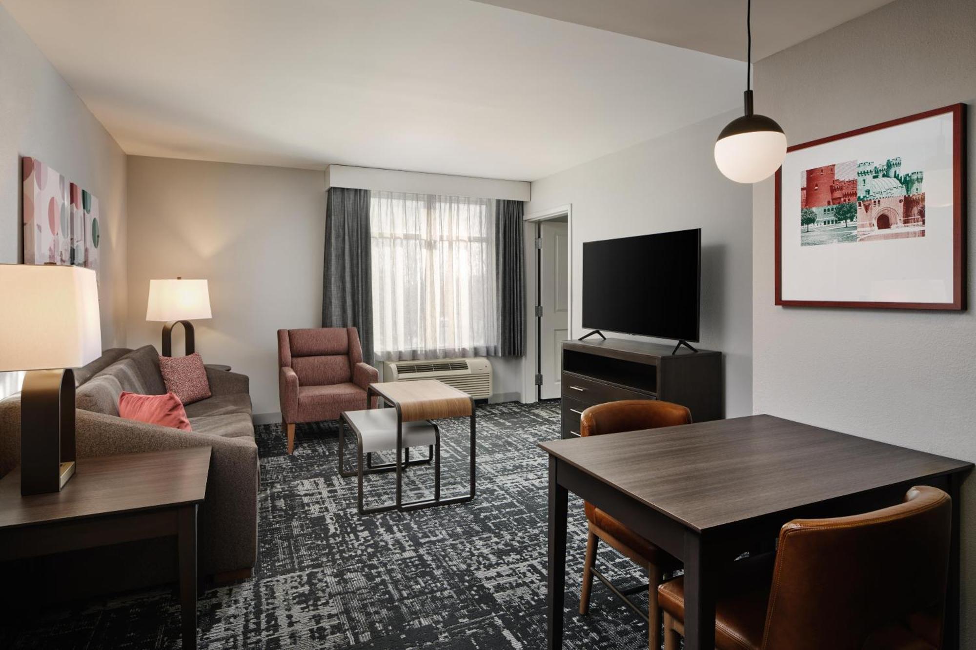 One-Bedroom Queen Suite Non-Smoking