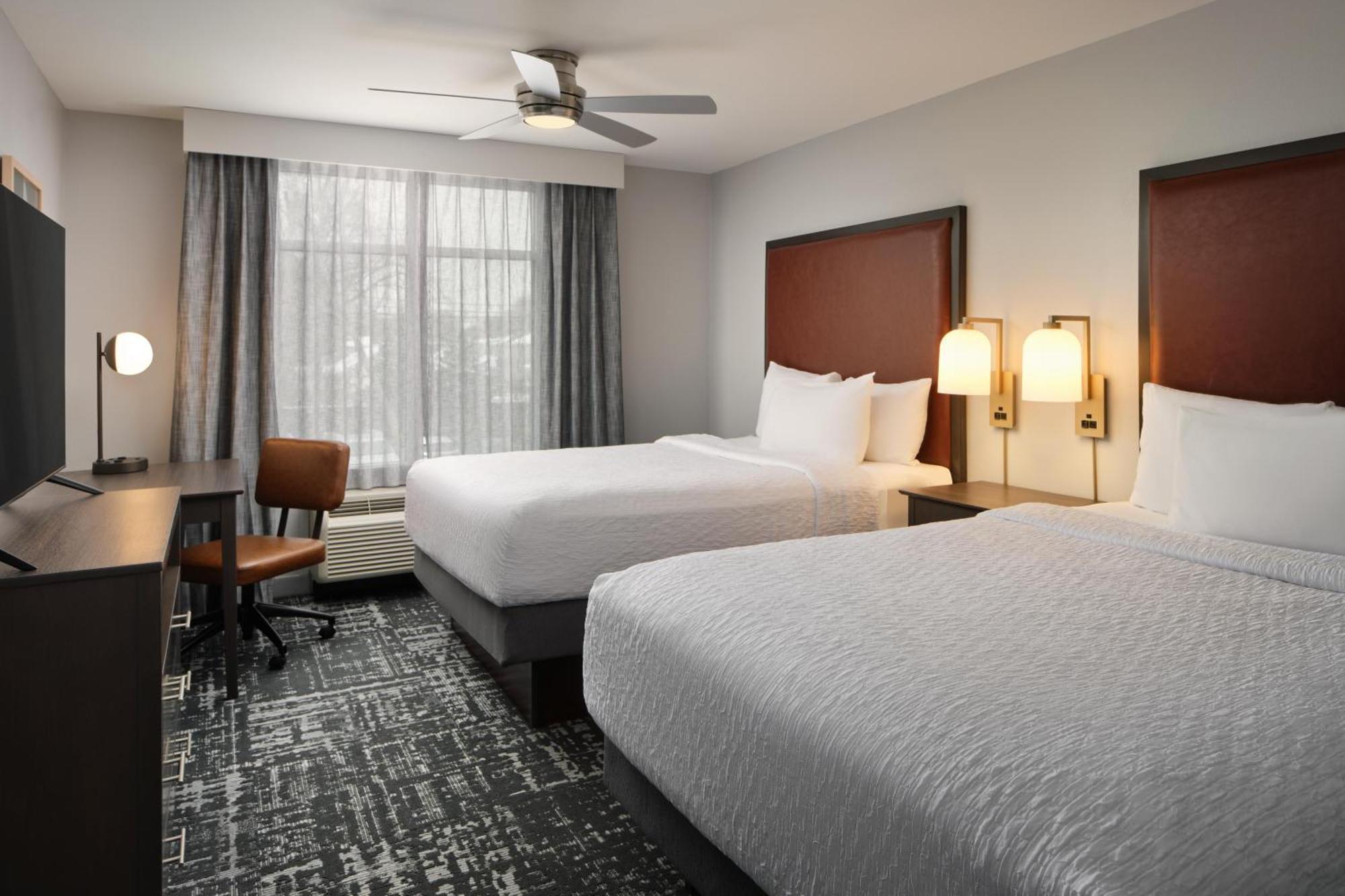 One-Bedroom Queen Suite Two Queen Beds Non-Smoking