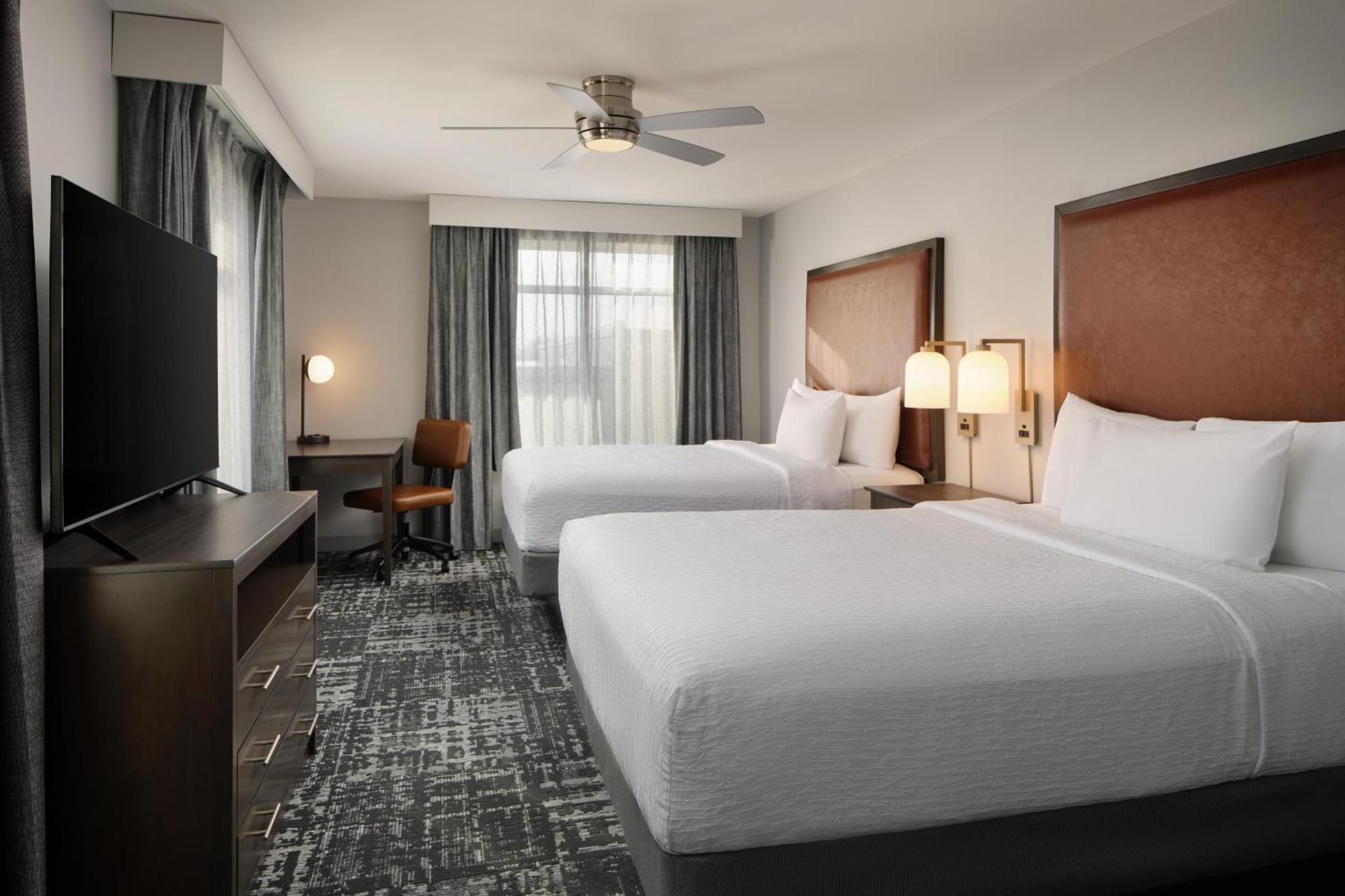 One-Bedroom Queen Suite Non-Smoking