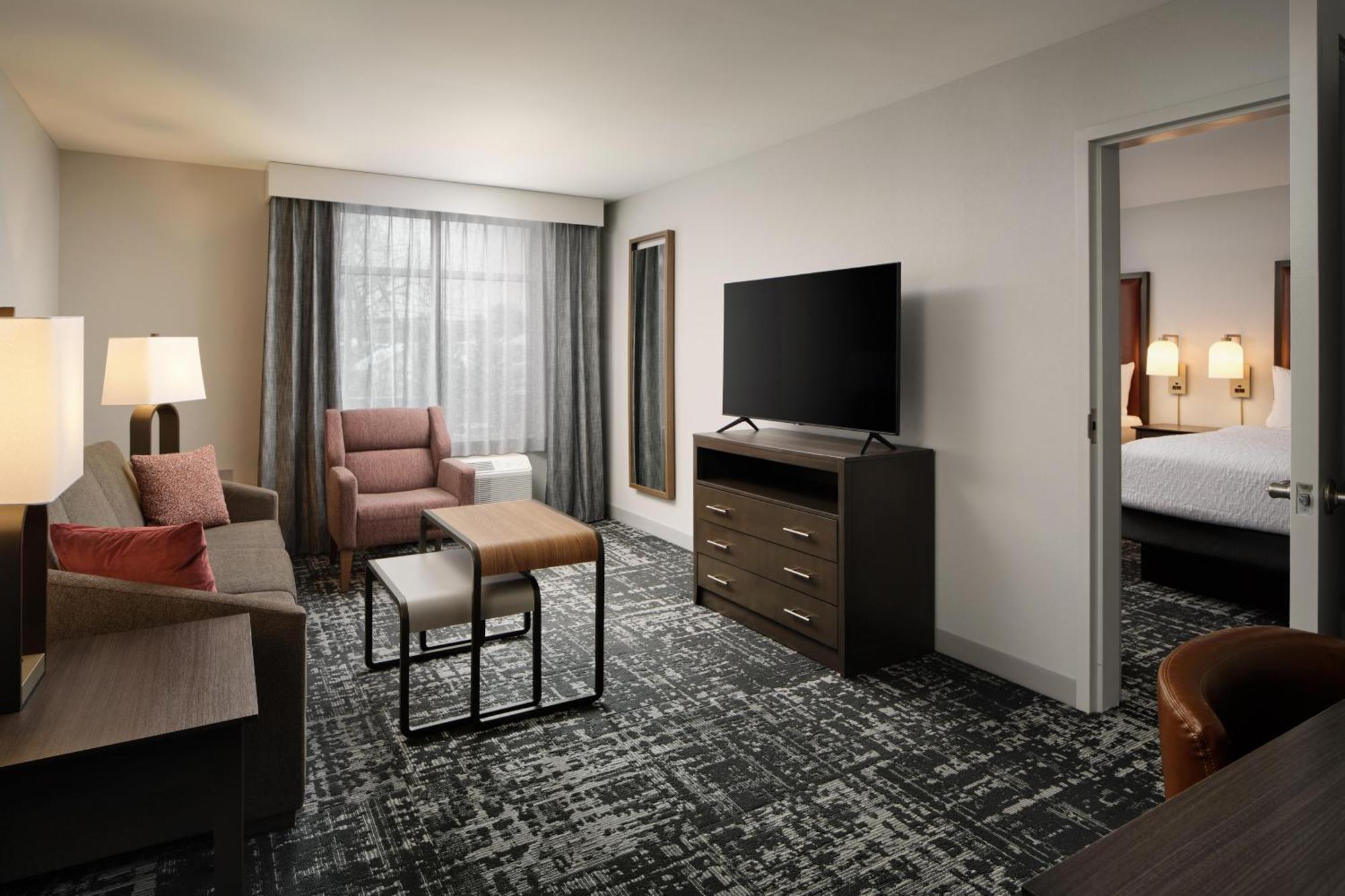 One-Bedroom Queen Suite Two Queen Beds Non-Smoking