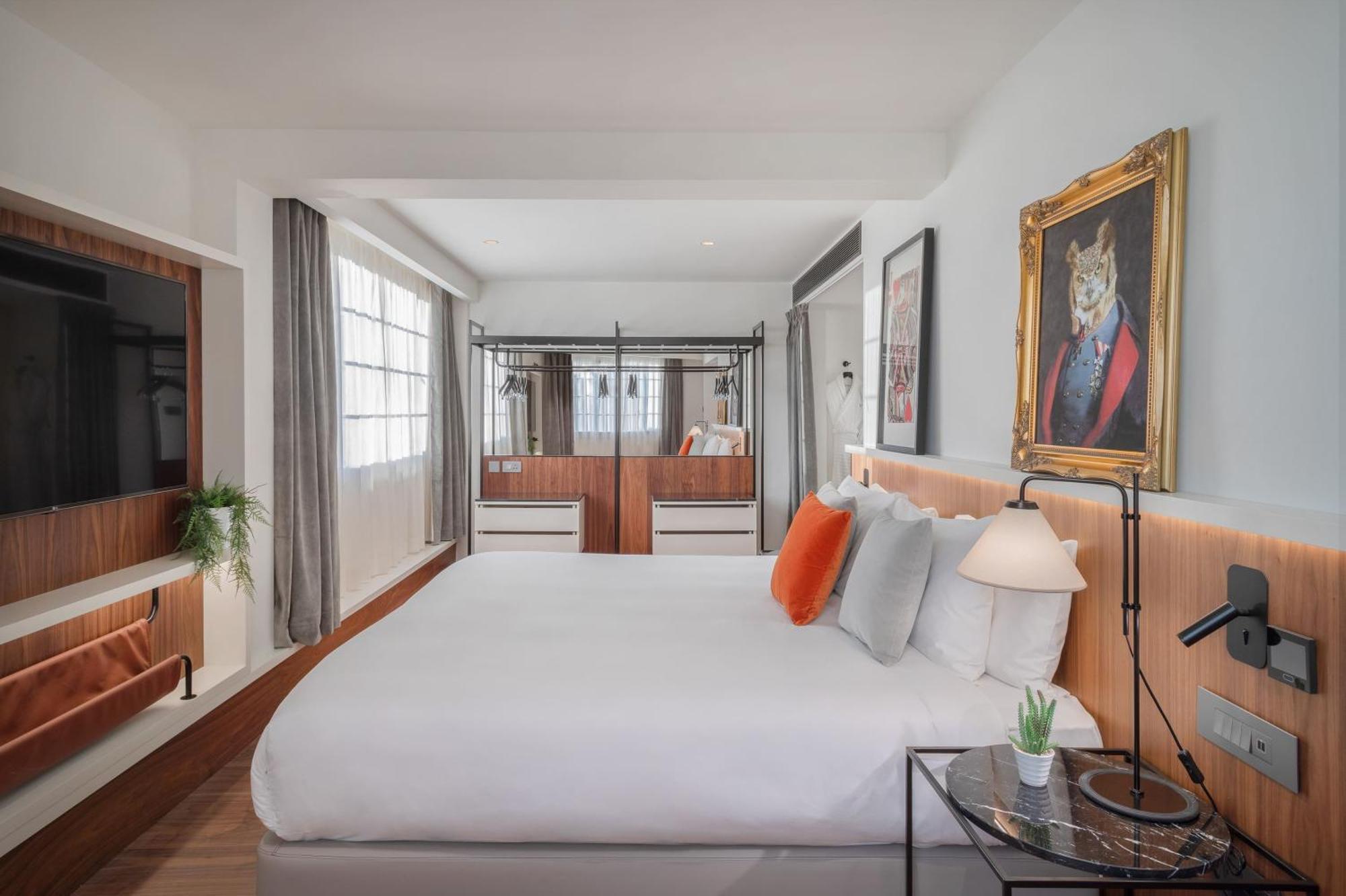 The Regent's Suite Executive Lounge Access