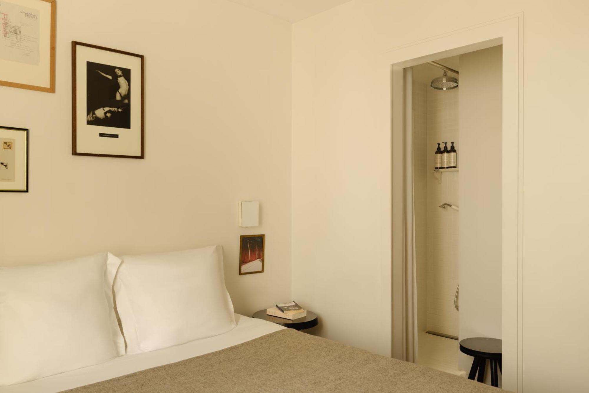 Standard Room "Pigalle 15"