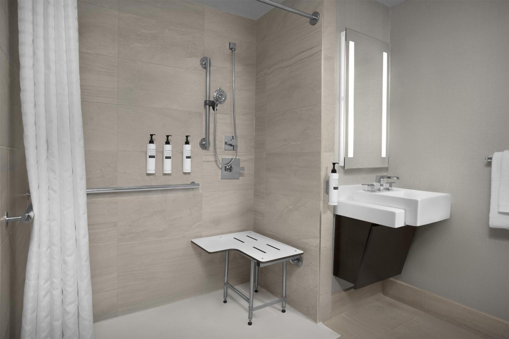 King Studio Suite Mobility Access