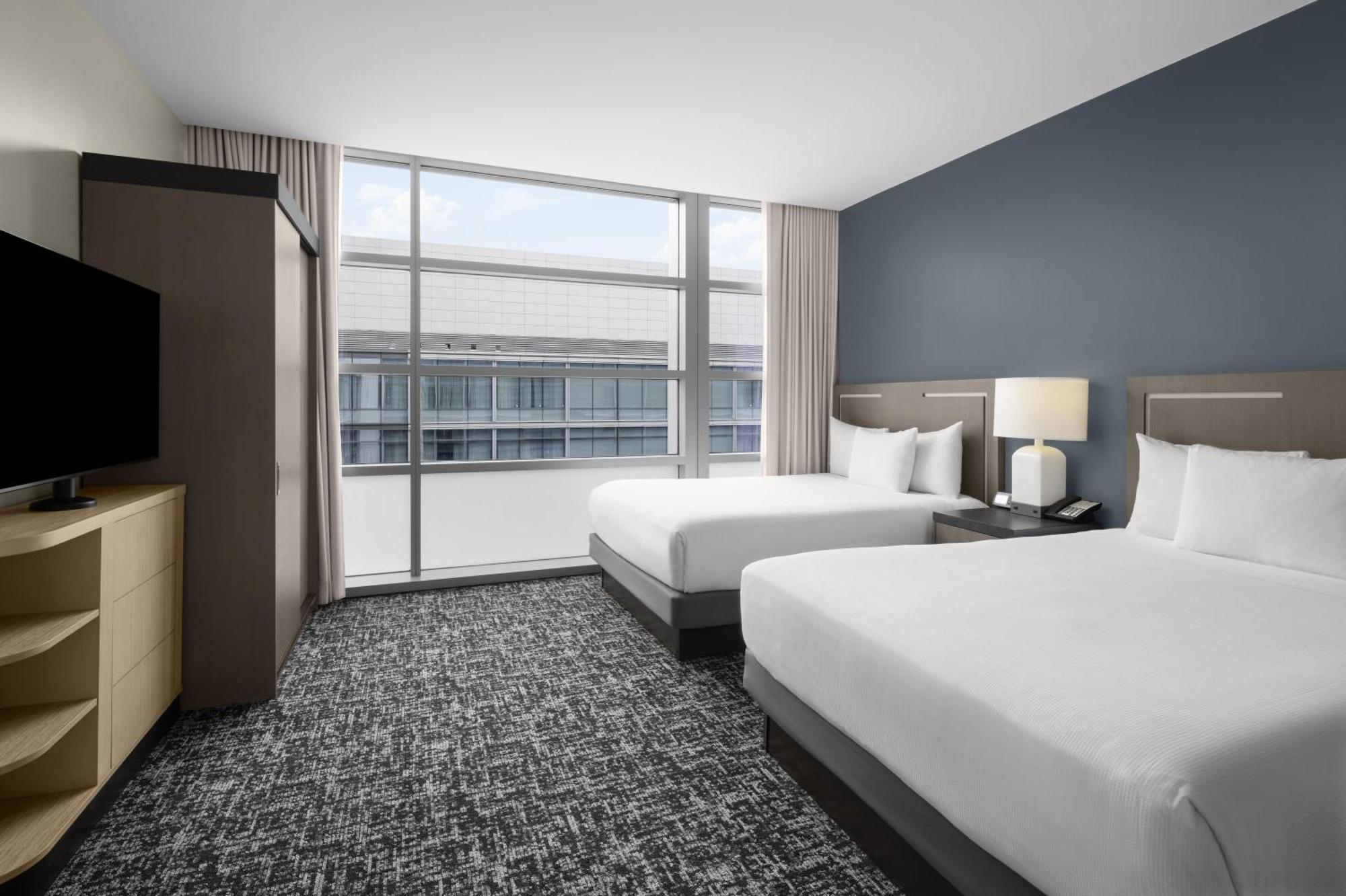 One-Bedroom Suite Two Queen Beds River View