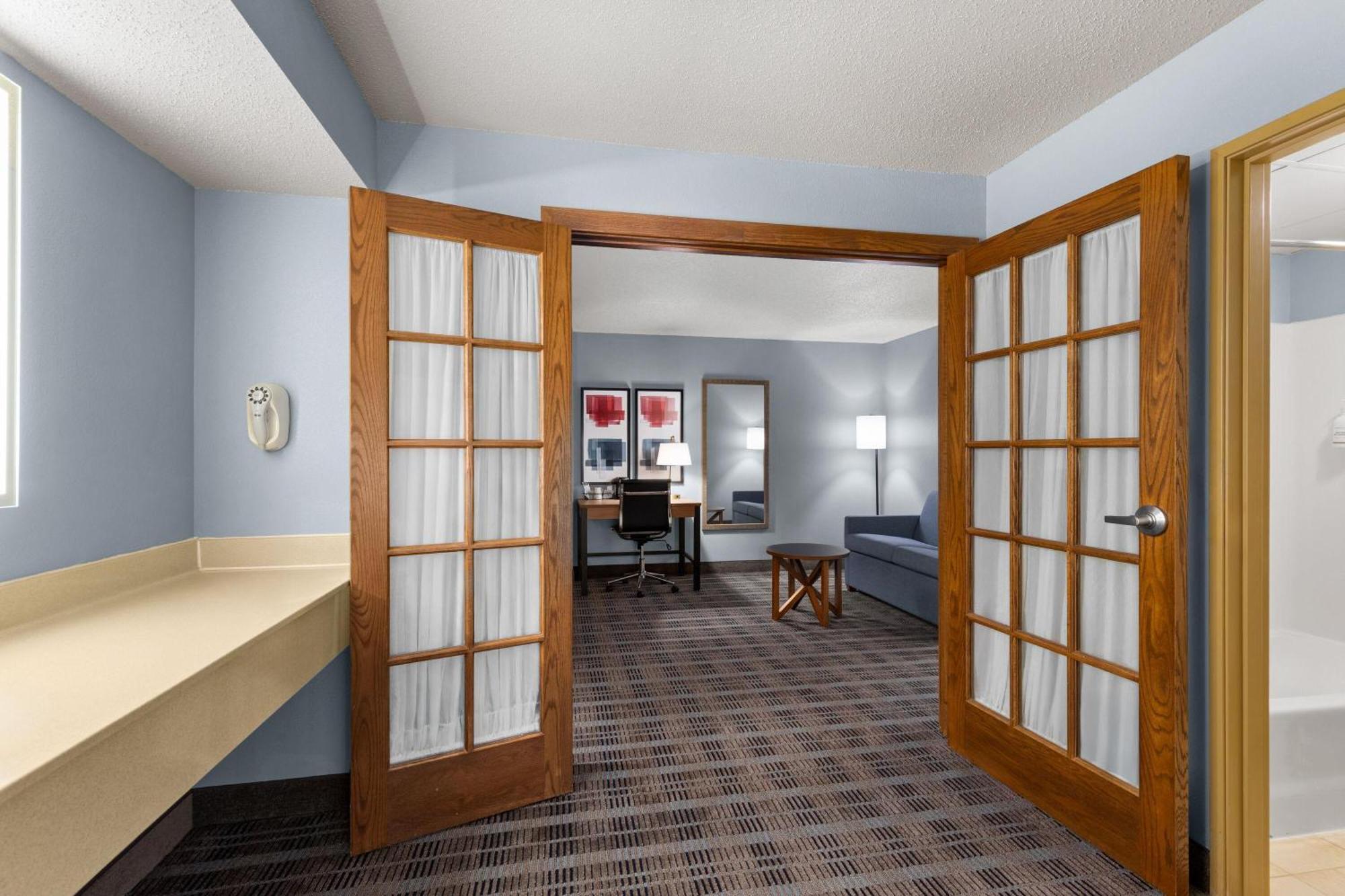 One Bedroom King Suite Non-Smoking